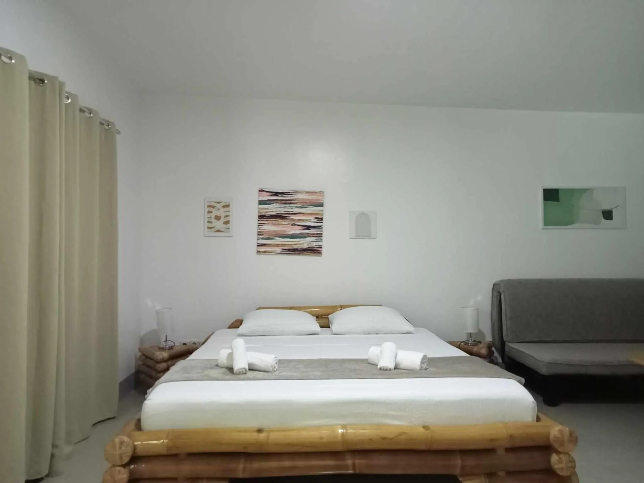 Bed in Skott's Comfy Lodge