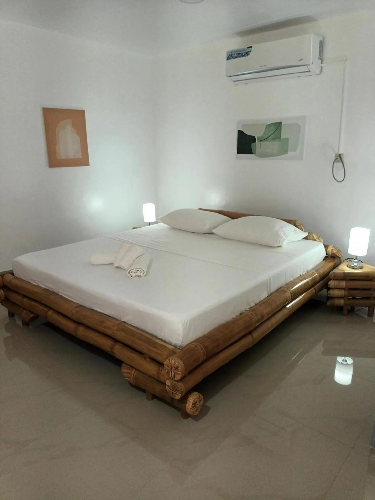 Bed in Skott's Comfy Lodge