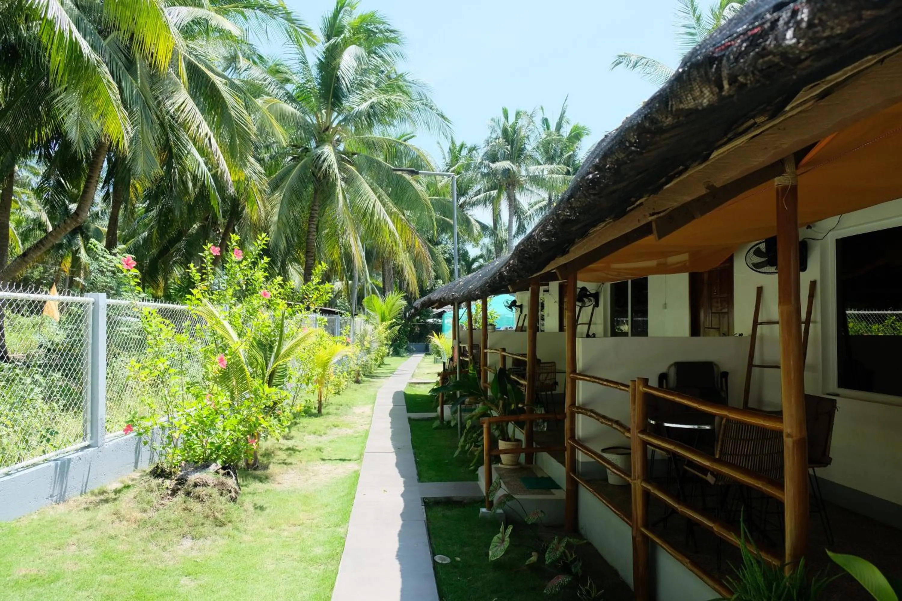 Garden view in Skott's Comfy Lodge