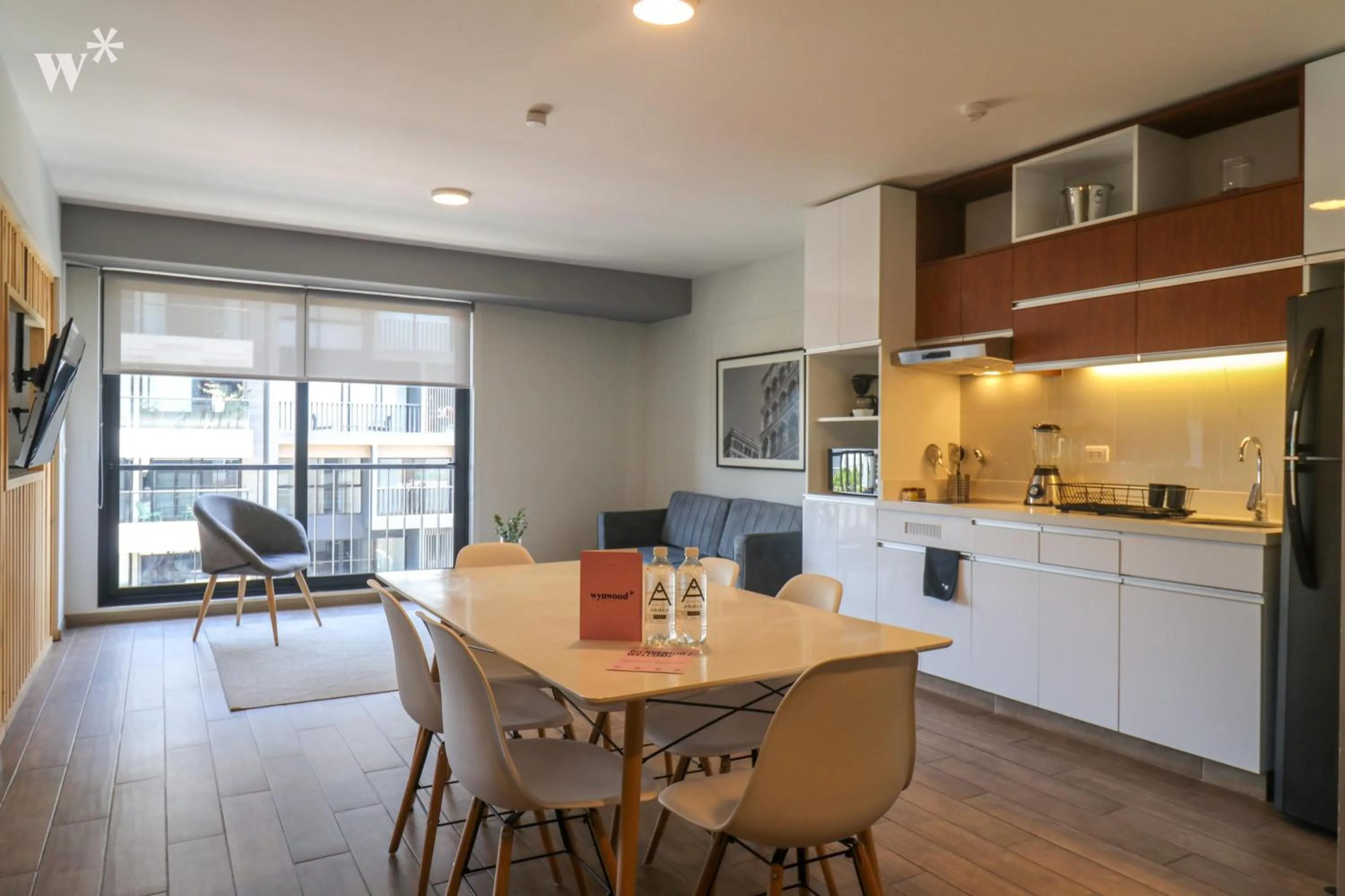 Dining area in Wynwood Berlin in Miraflores