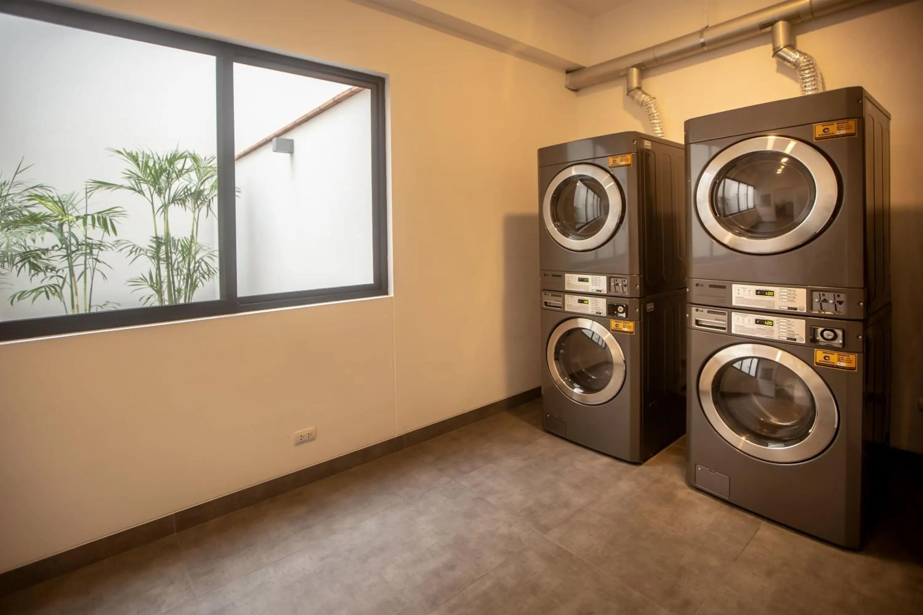 washing machine in Wynwood Berlin in Miraflores