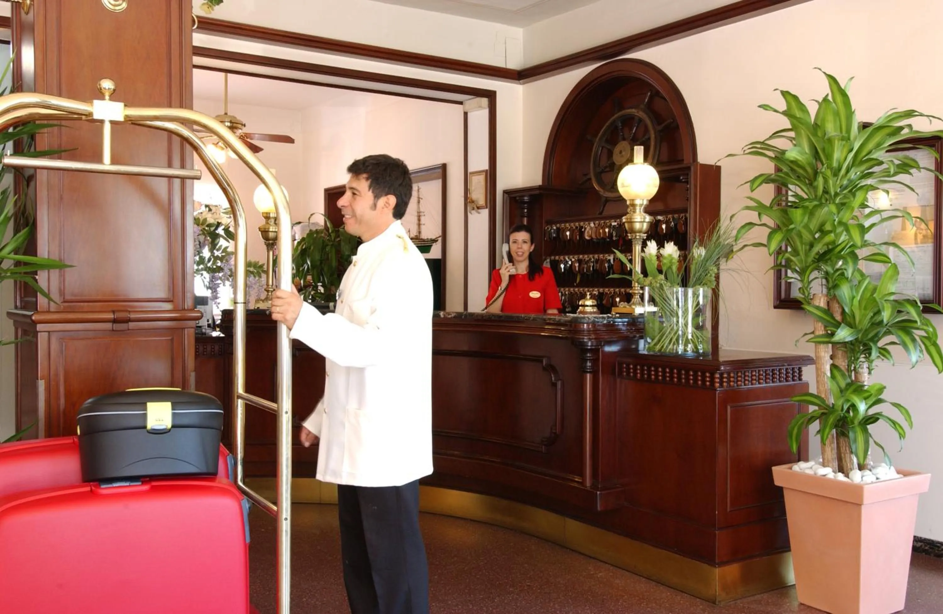 Staff in Hotel Milano Helvetia - in centro con piscina