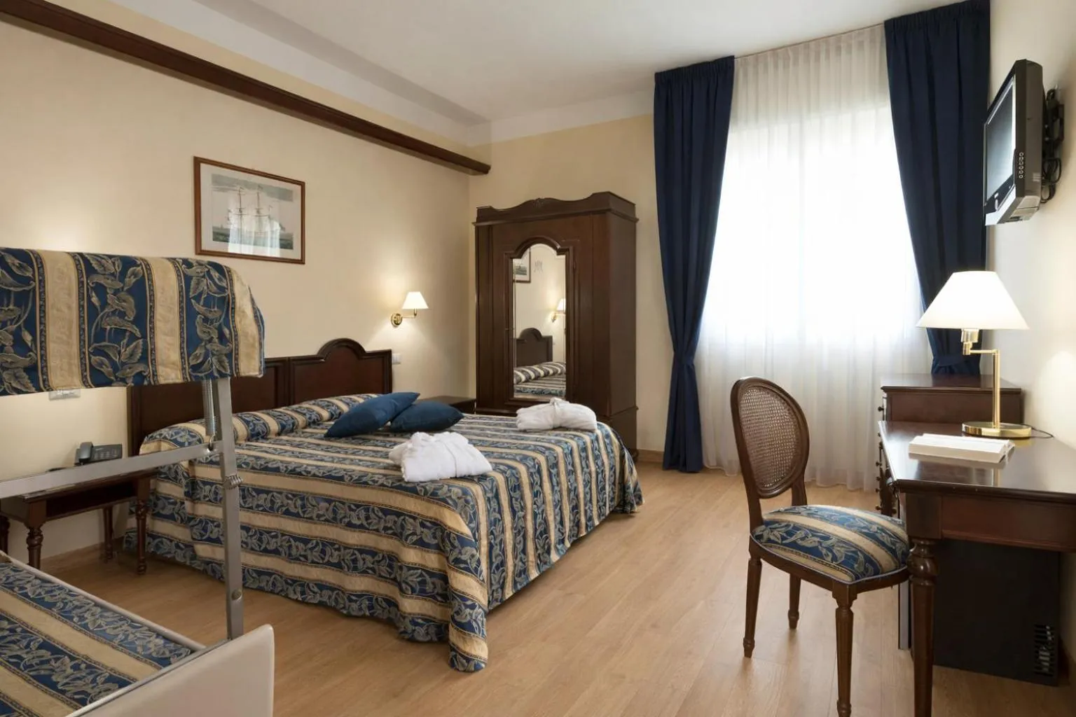 Bedroom, Bed in Hotel Milano Helvetia - in centro con piscina