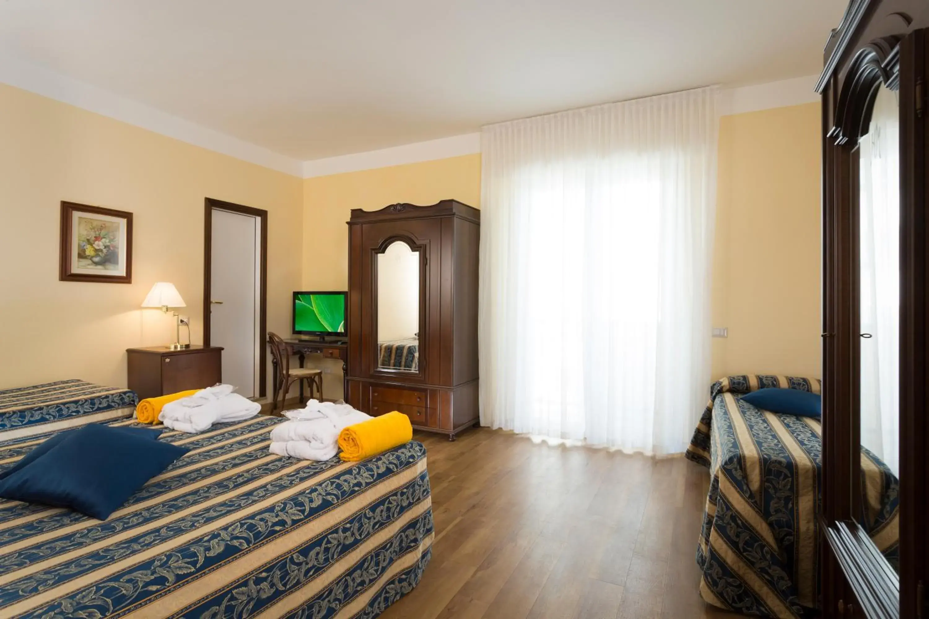 Superior Triple Room in Hotel Milano Helvetia - in centro con piscina Superior Triple Room in Hotel Milano Helvetia - in centro con piscina