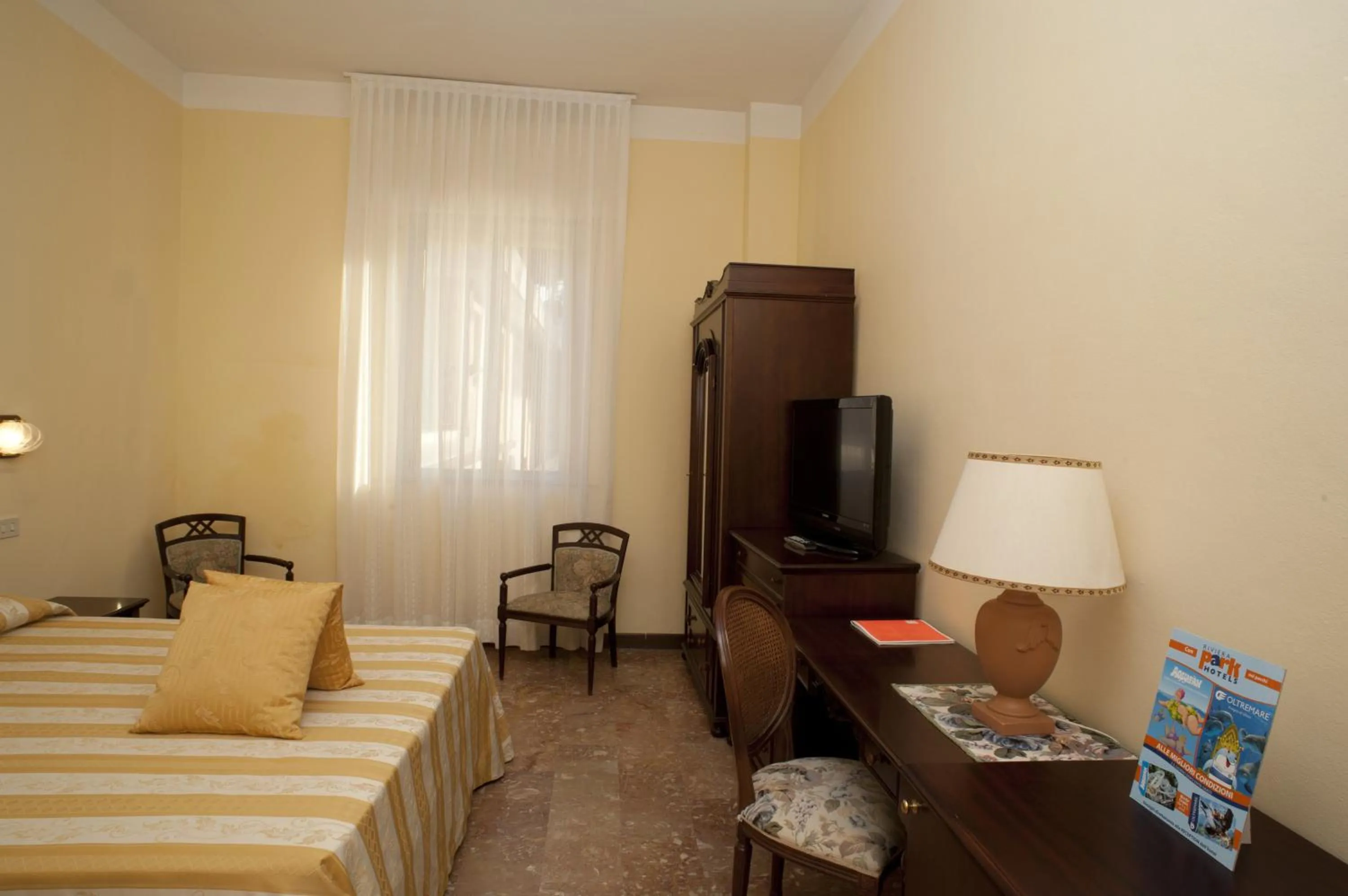 Photo of the whole room, Bed in Hotel Milano Helvetia - in centro con piscina