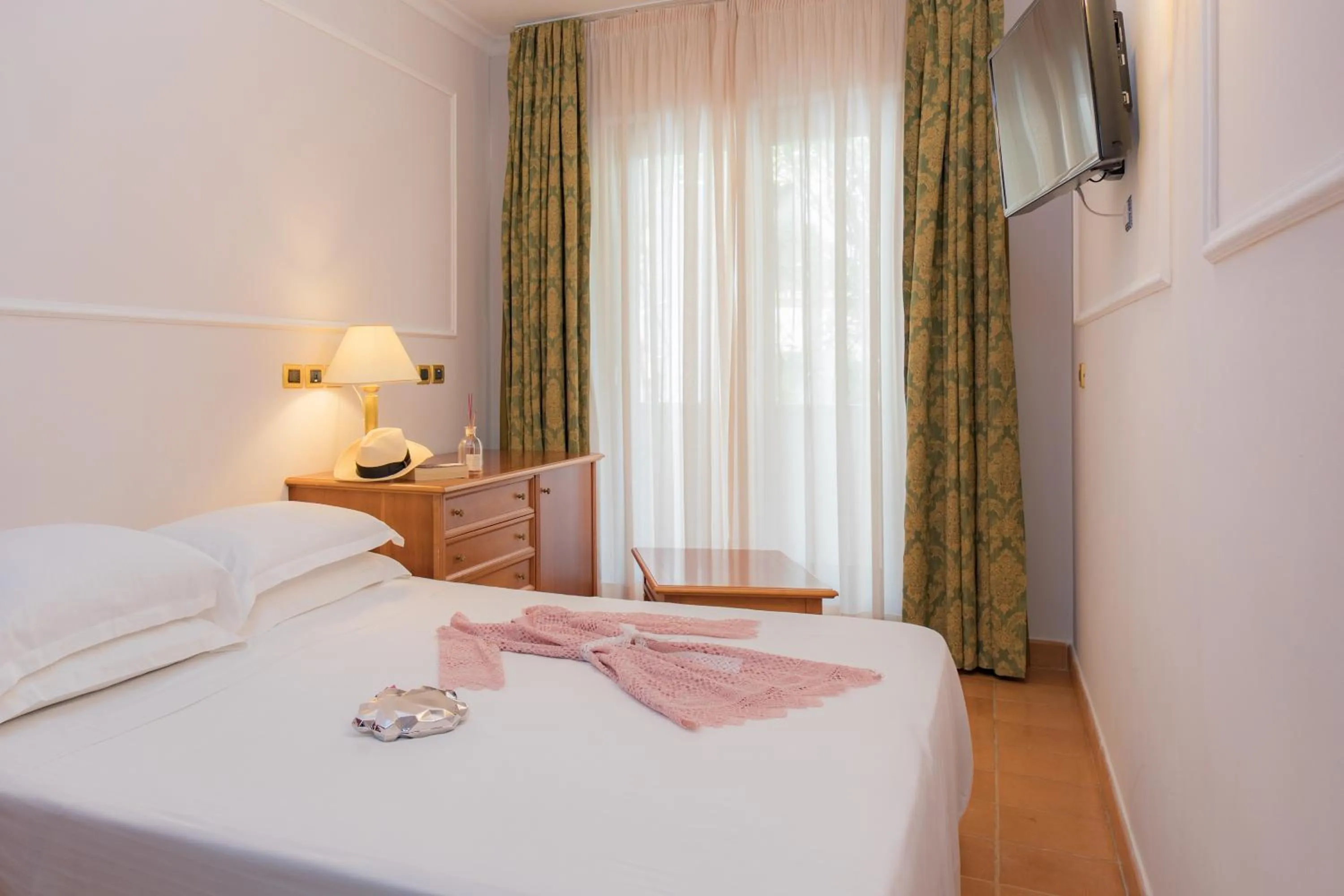 Bedroom, Bed in Oleandri Resort Paestum