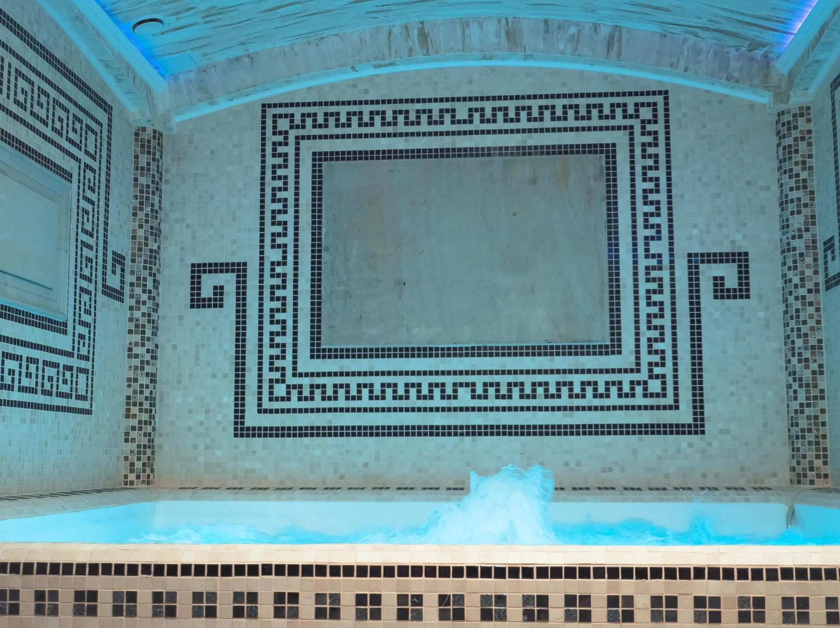 Hot Tub in Villa Libosad