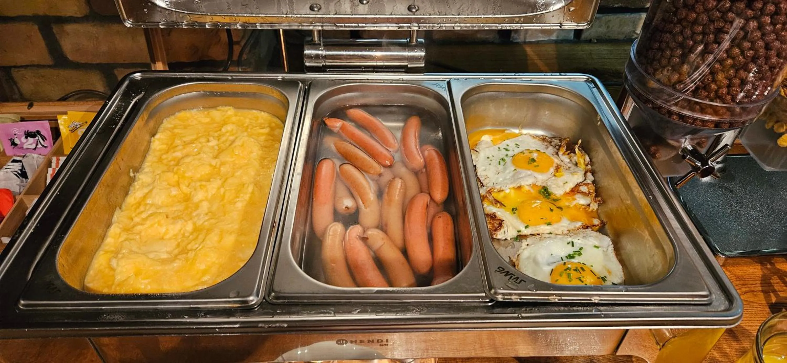 Breakfast in Villa Libosad