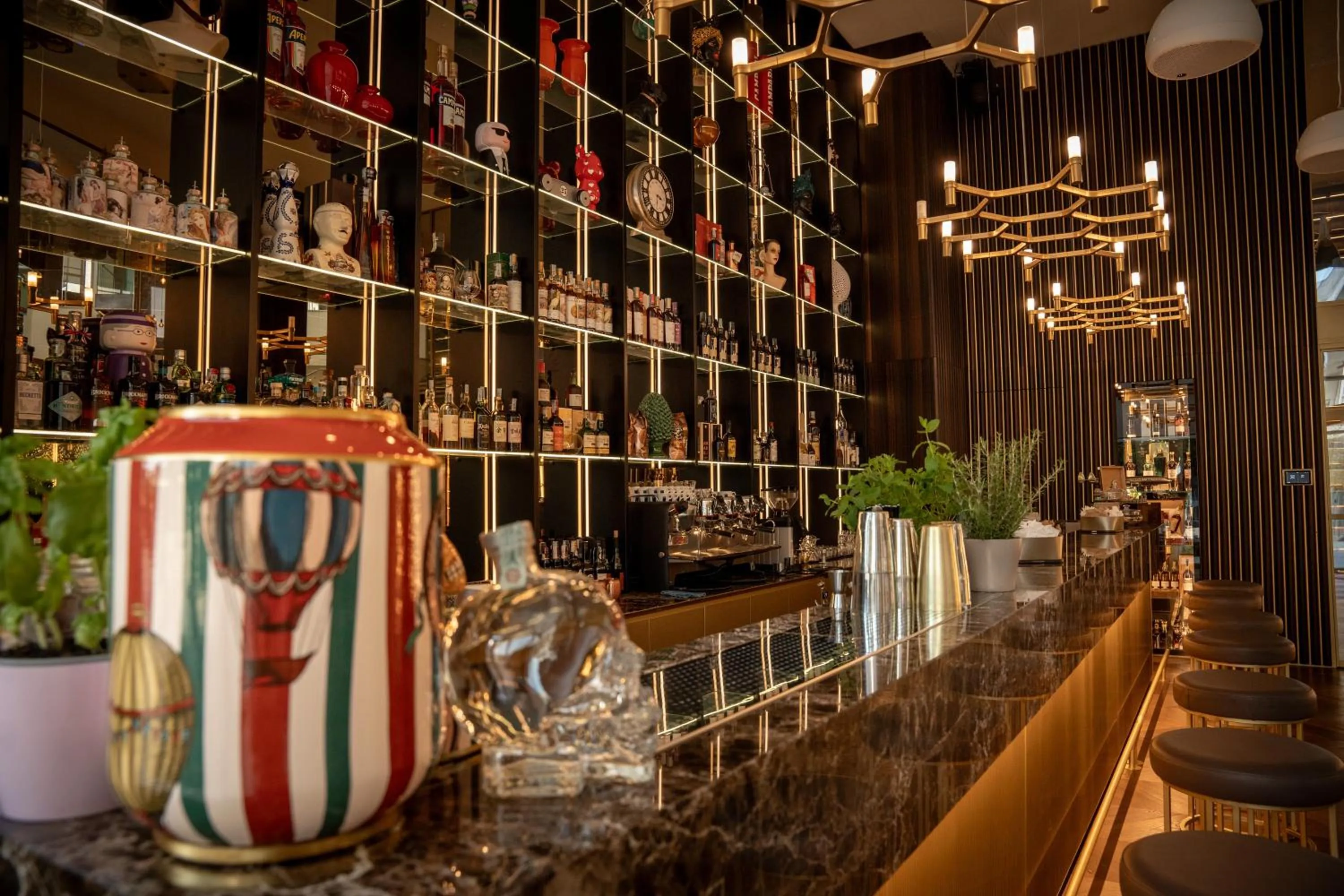 Lounge or bar in UNA HOTELS MH Matera