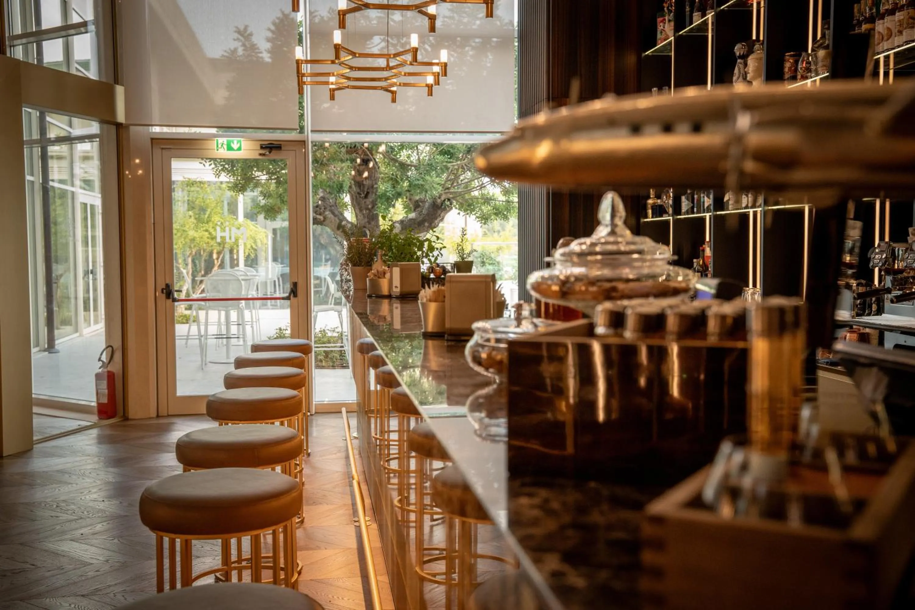 Lounge or bar in UNA HOTELS MH Matera