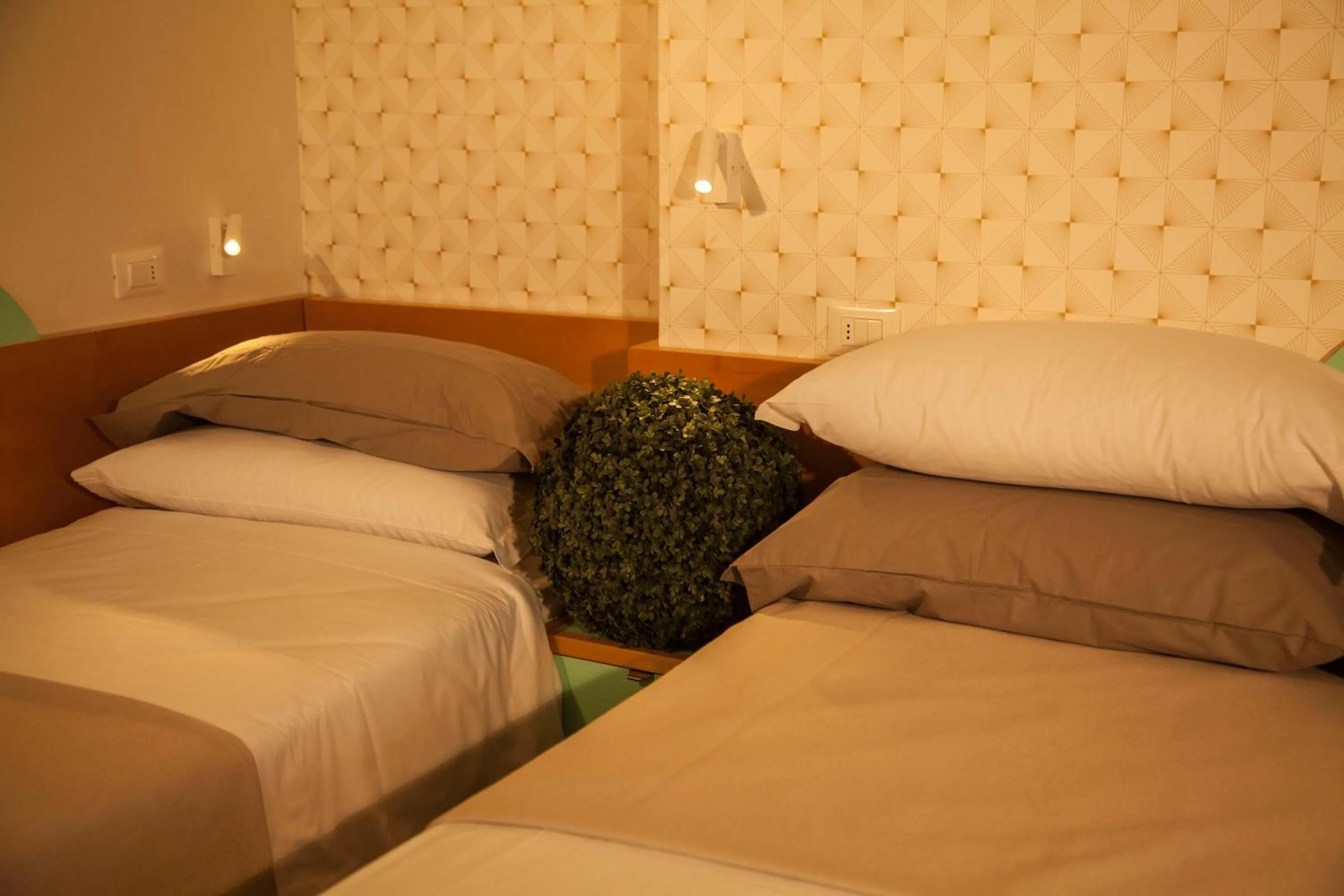 Bed in Hotel Montecarlo - Vista Mare con Area Fitness