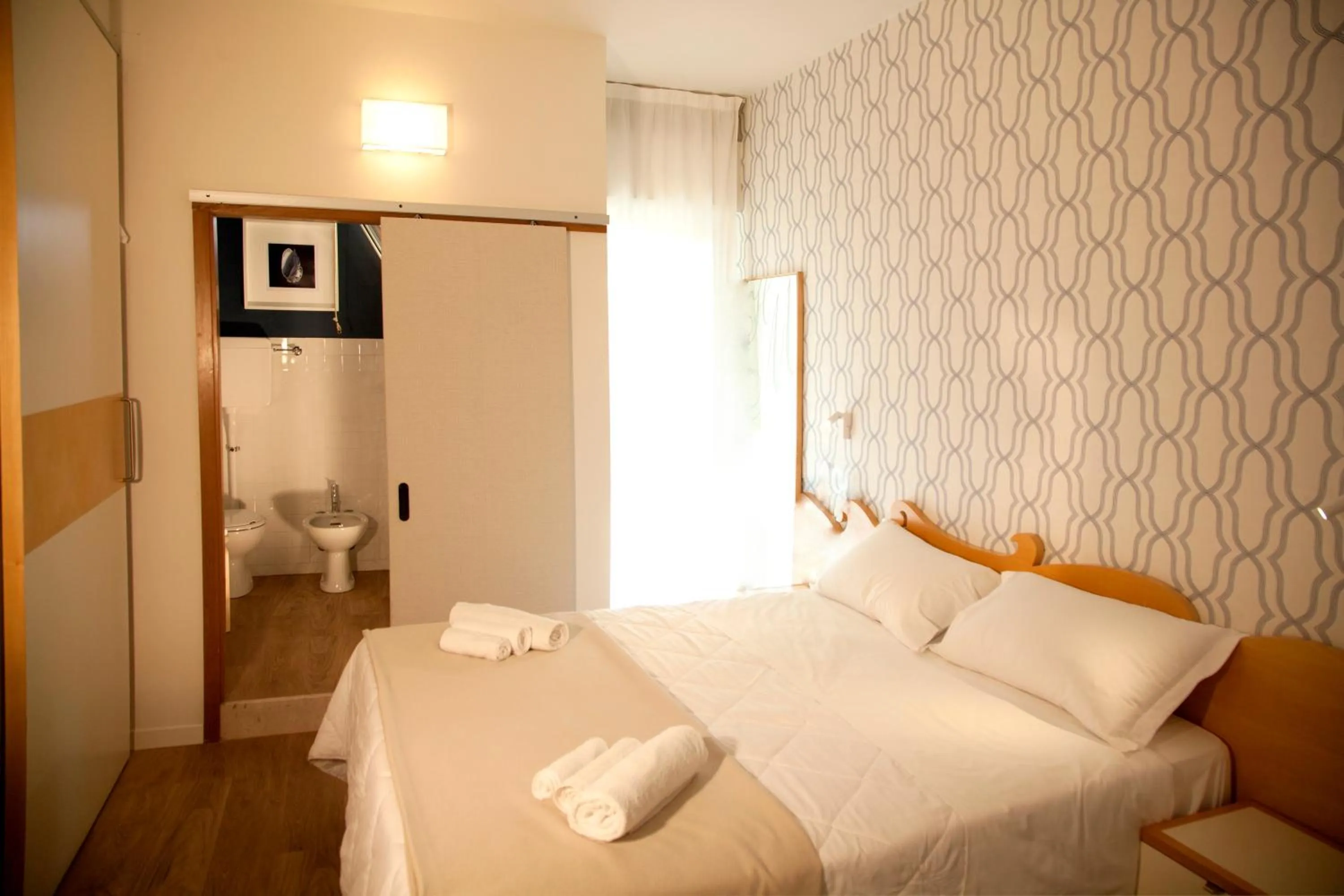 Bed in Hotel Montecarlo - Vista Mare con Area Fitness