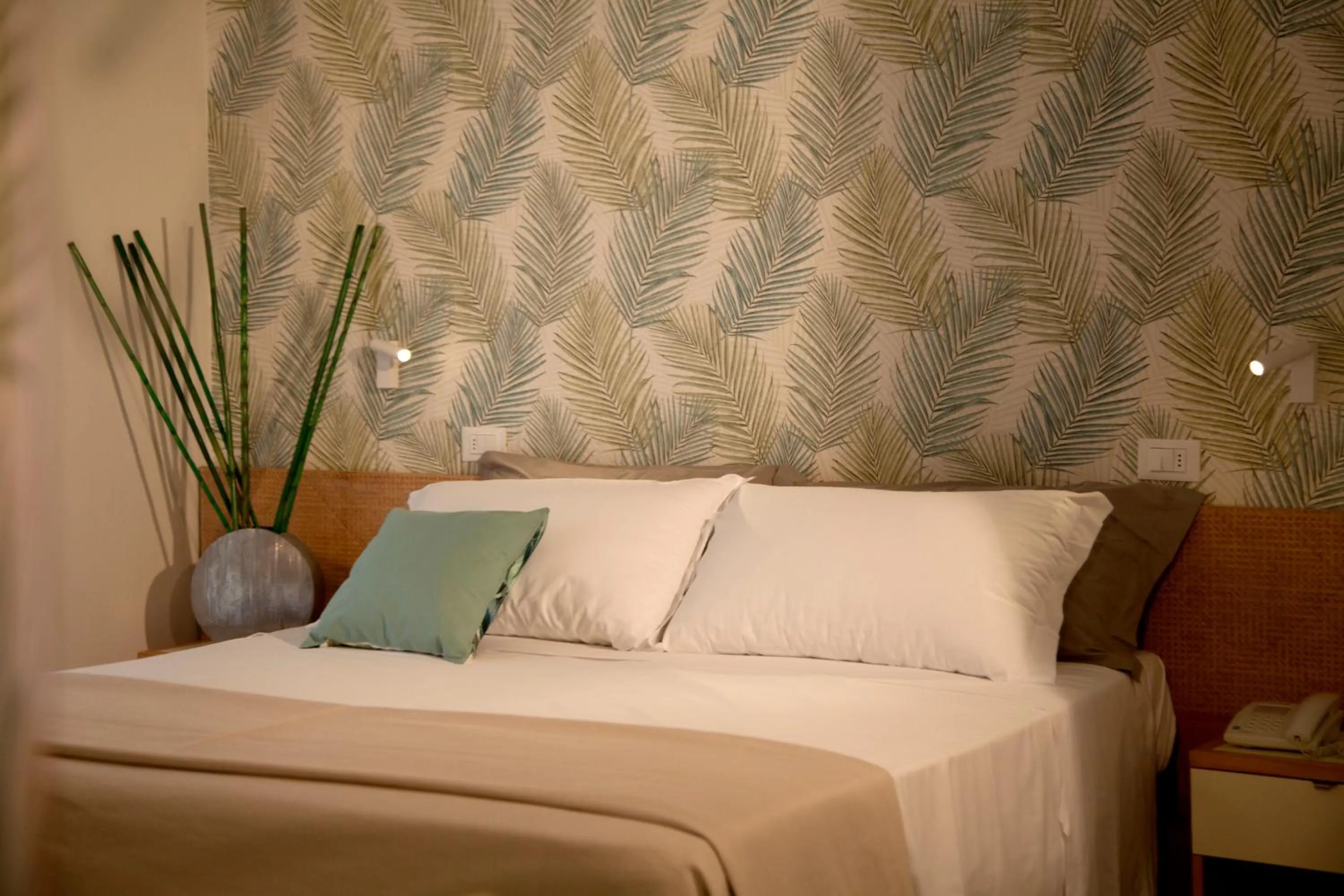 Bed in Hotel Montecarlo - Vista Mare con Area Fitness