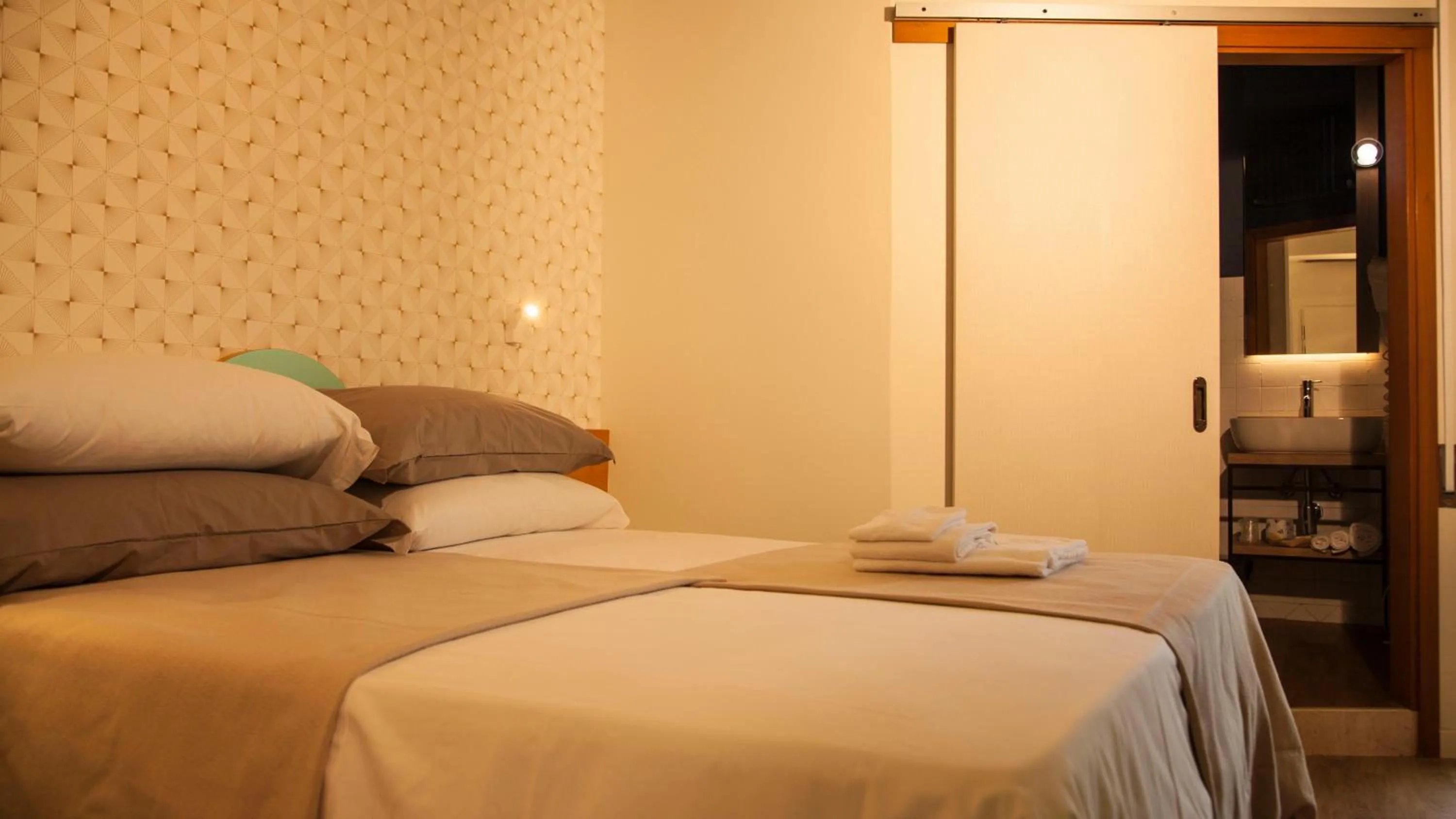 Bed in Hotel Montecarlo - Vista Mare con Area Fitness