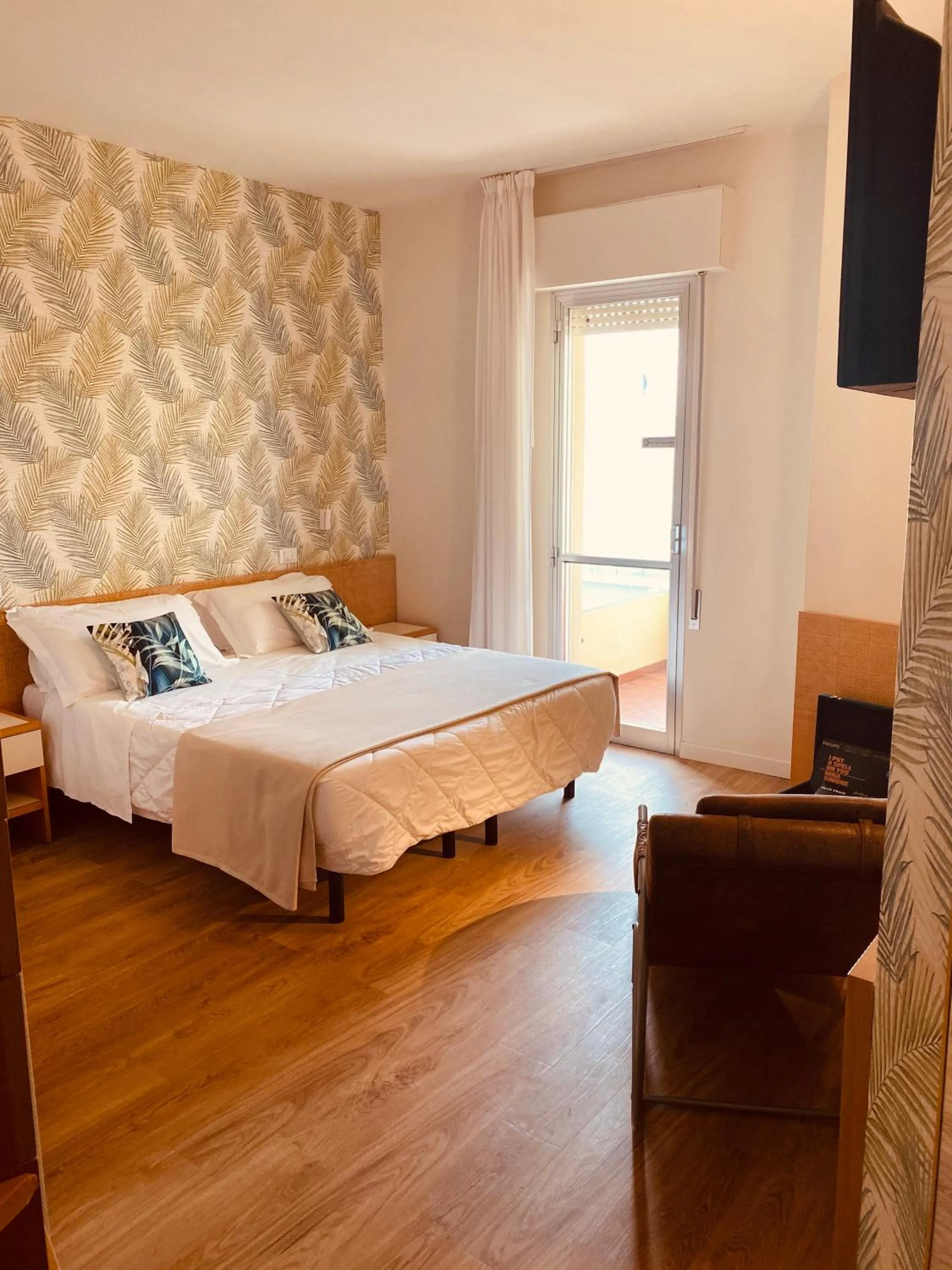 Bed in Hotel Montecarlo - Vista Mare con Area Fitness