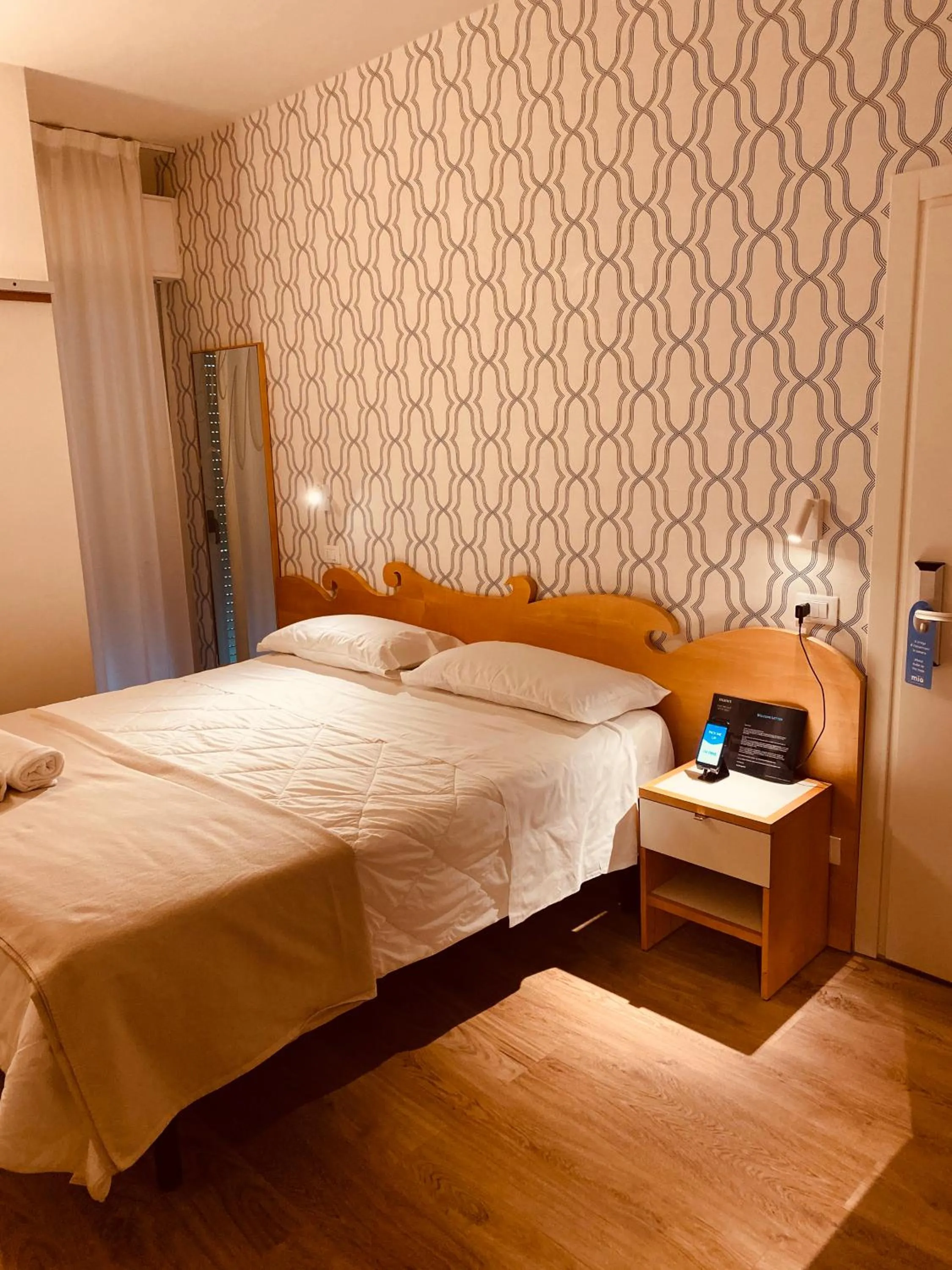 Bed in Hotel Montecarlo - Vista Mare con Area Fitness