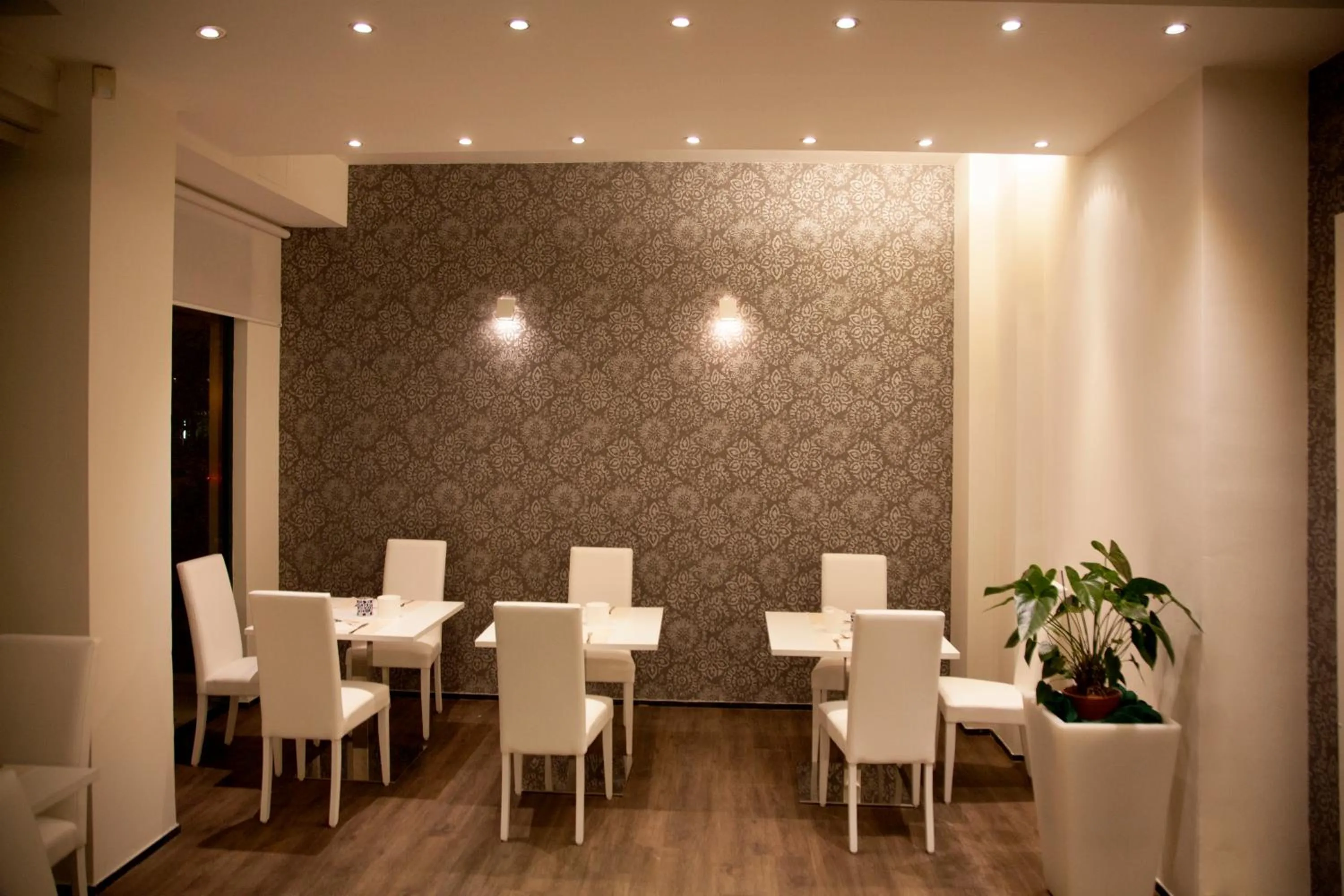 Restaurant/places to eat in Hotel Montecarlo - Vista Mare con Area Fitness