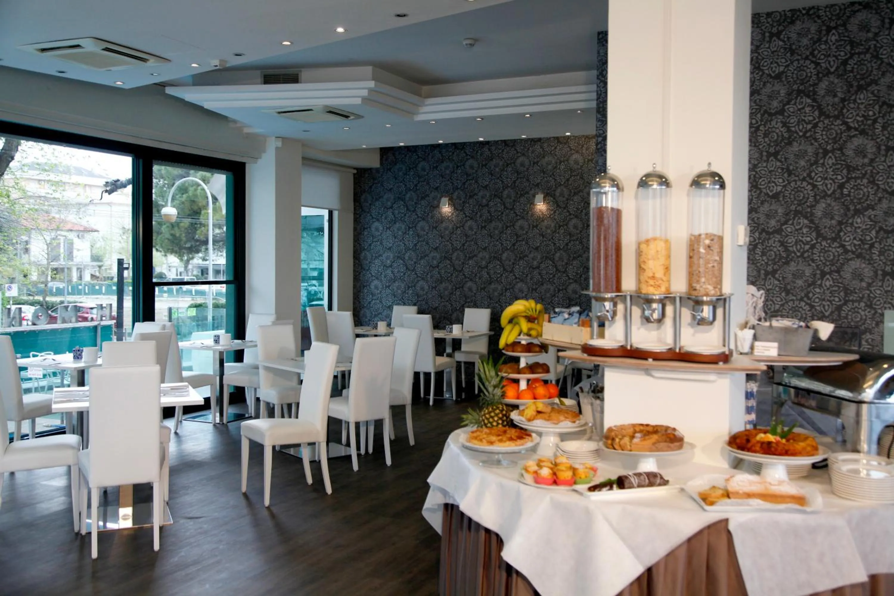 Restaurant/places to eat in Hotel Montecarlo - Vista Mare con Area Fitness