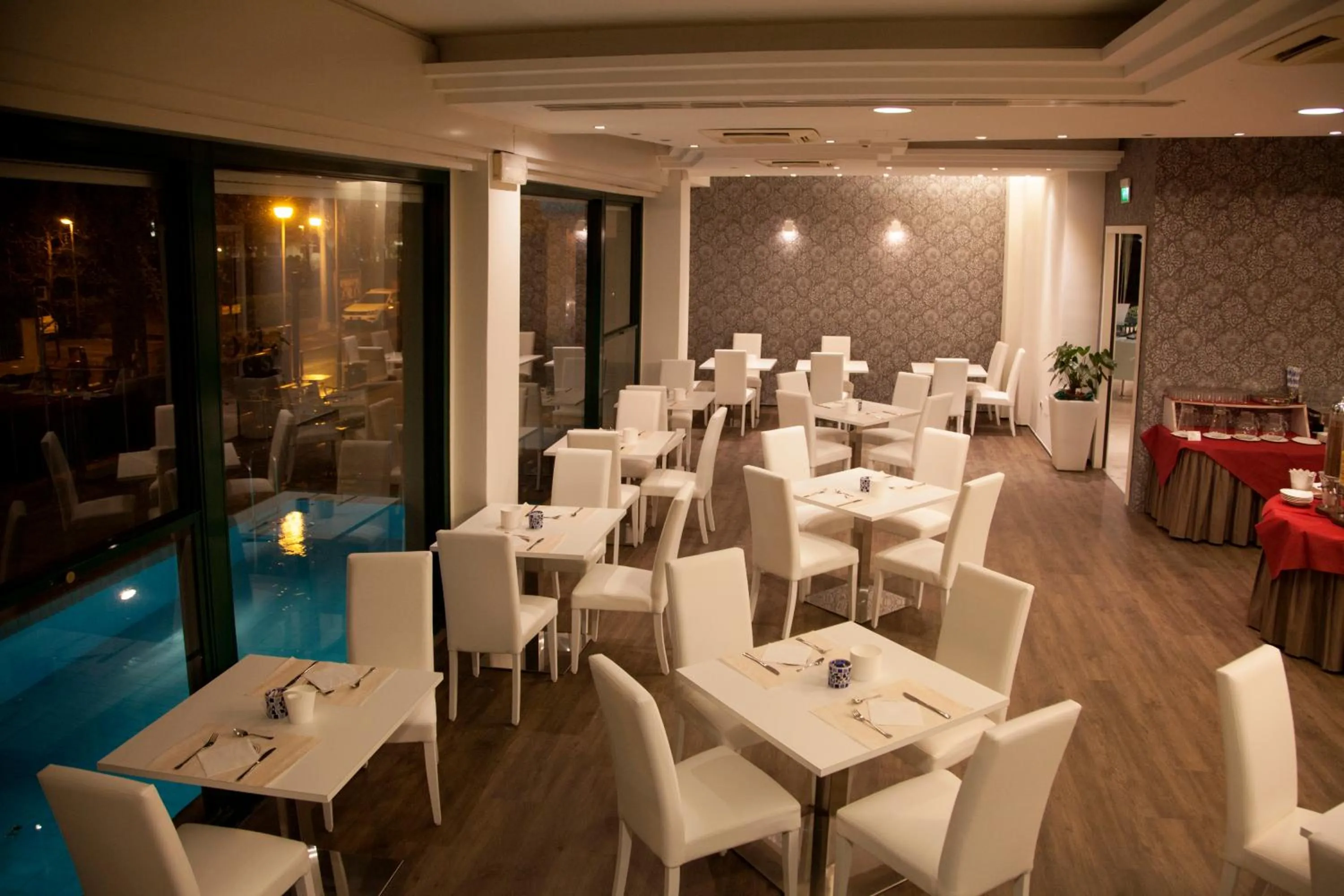 Restaurant/places to eat in Hotel Montecarlo - Vista Mare con Area Fitness