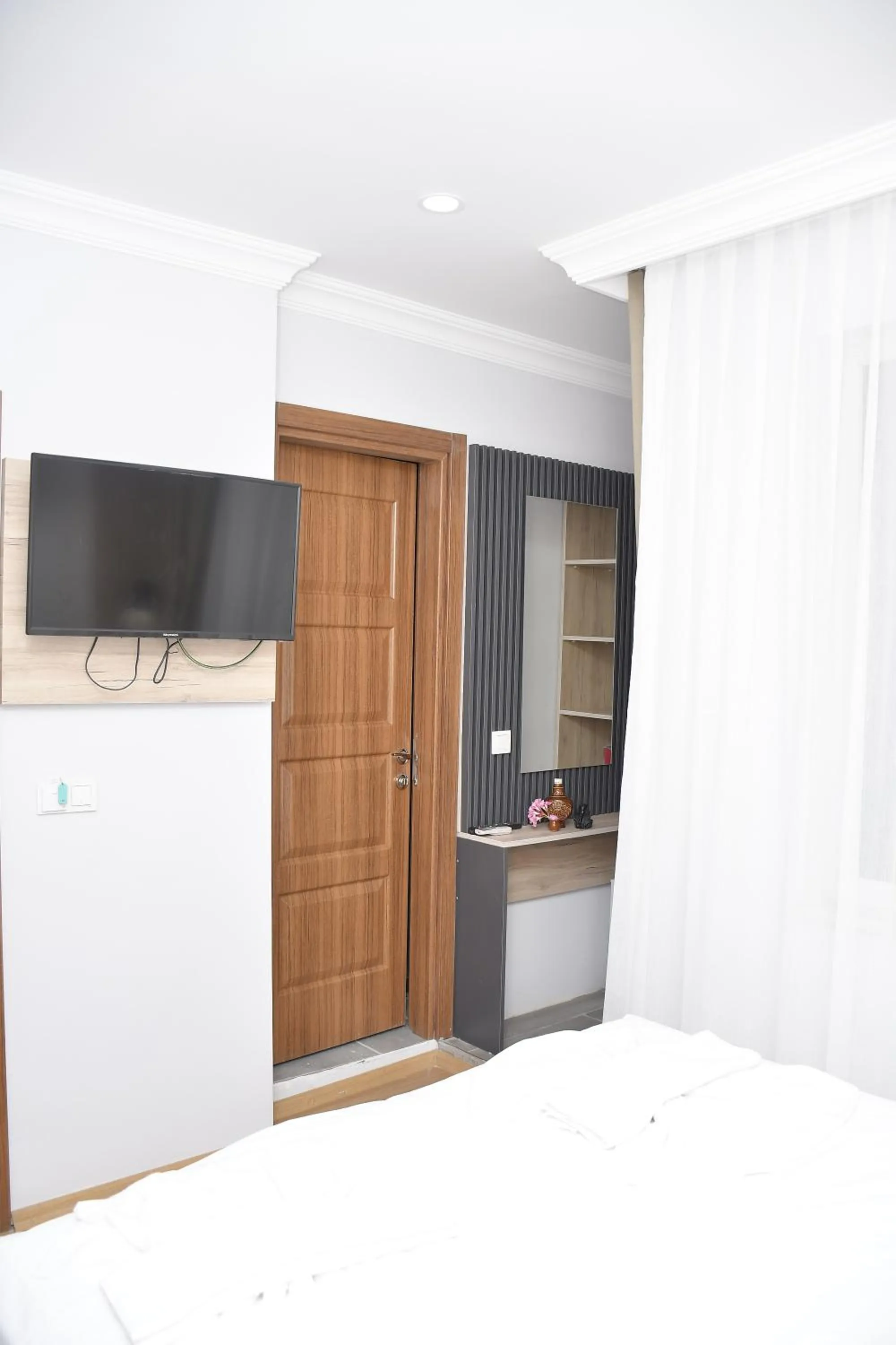 Communal lounge/ TV room, Bed in Hotel Arinna