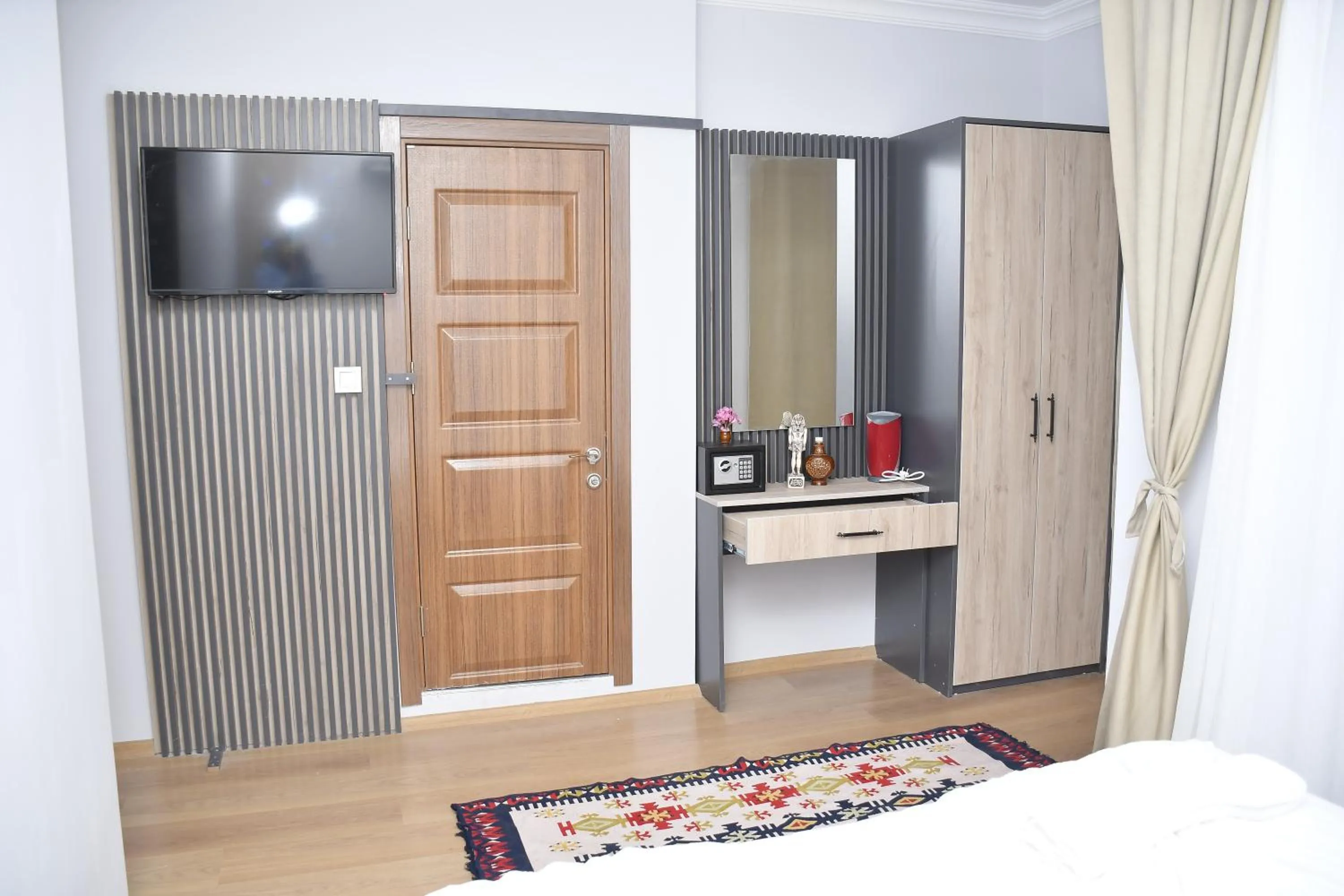 Communal lounge/ TV room, Bed in Hotel Arinna