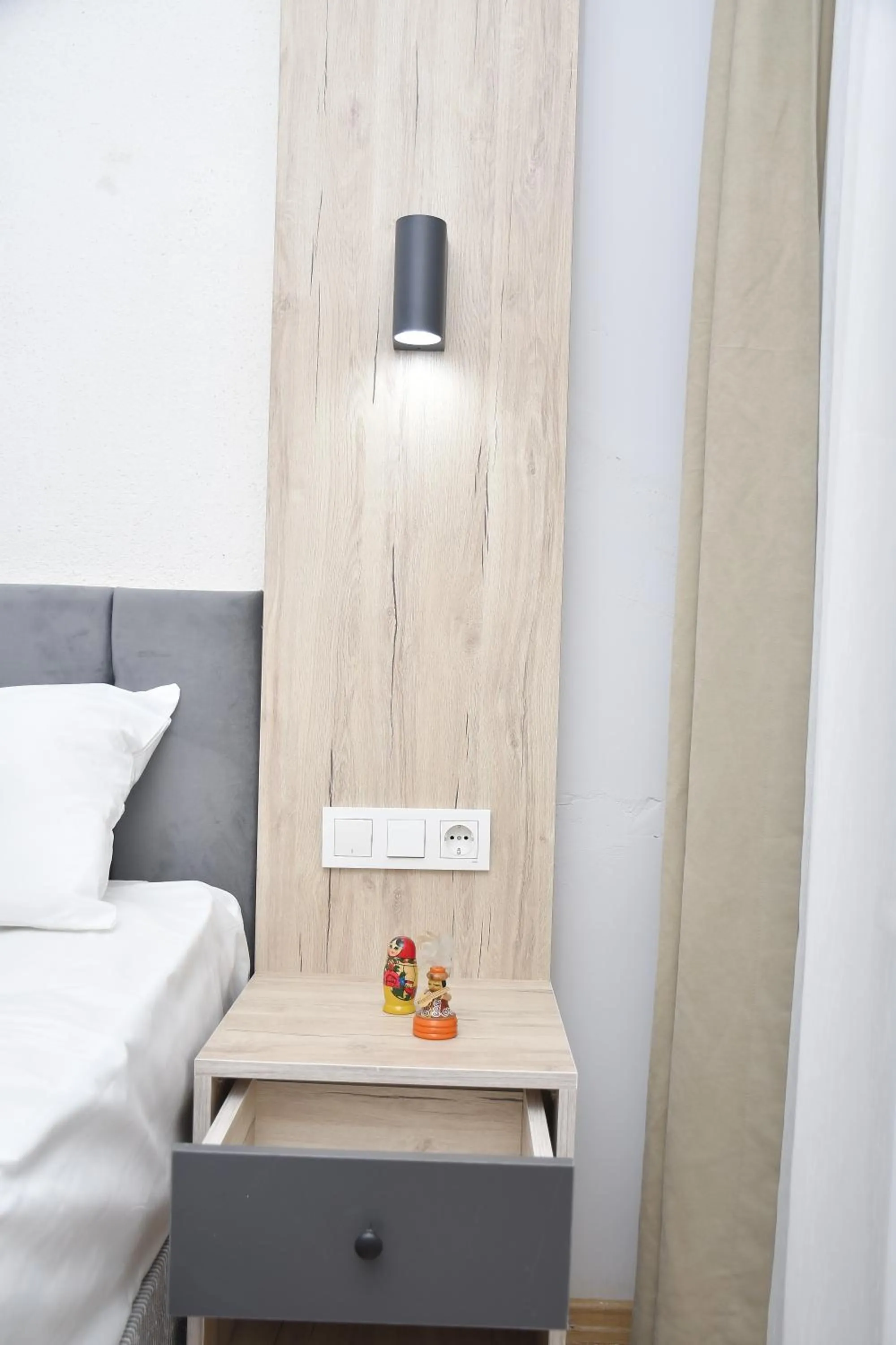 Communal lounge/ TV room, Bed in Hotel Arinna