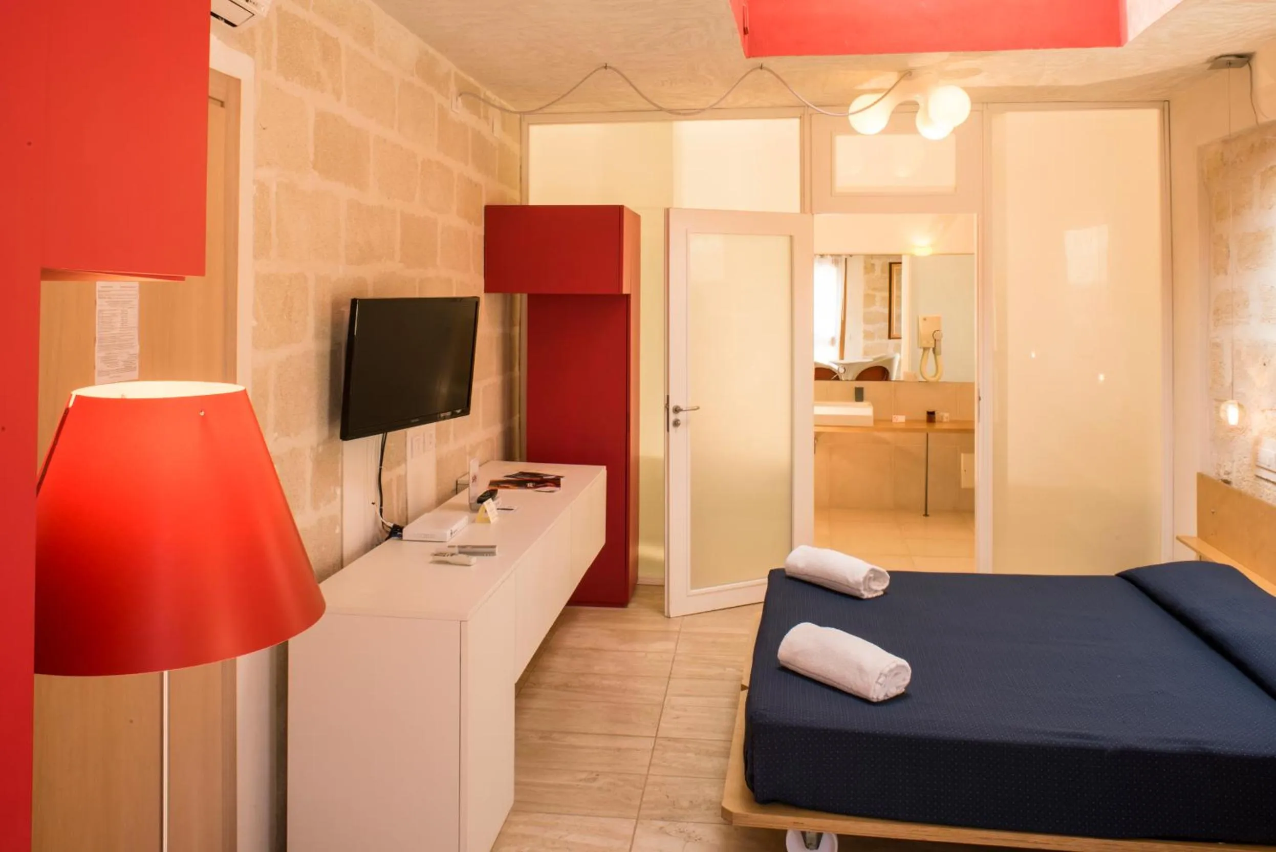 Photo of the whole room, Bed in Cave Bianche Hotel