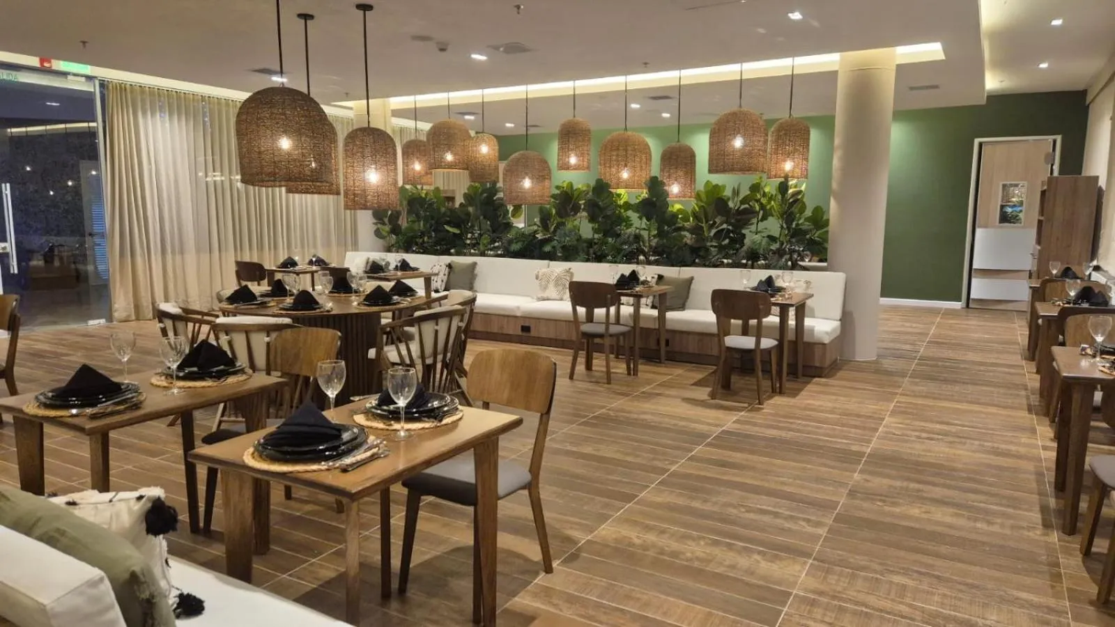 Restaurant/places to eat in Grand Sirenis San Andres