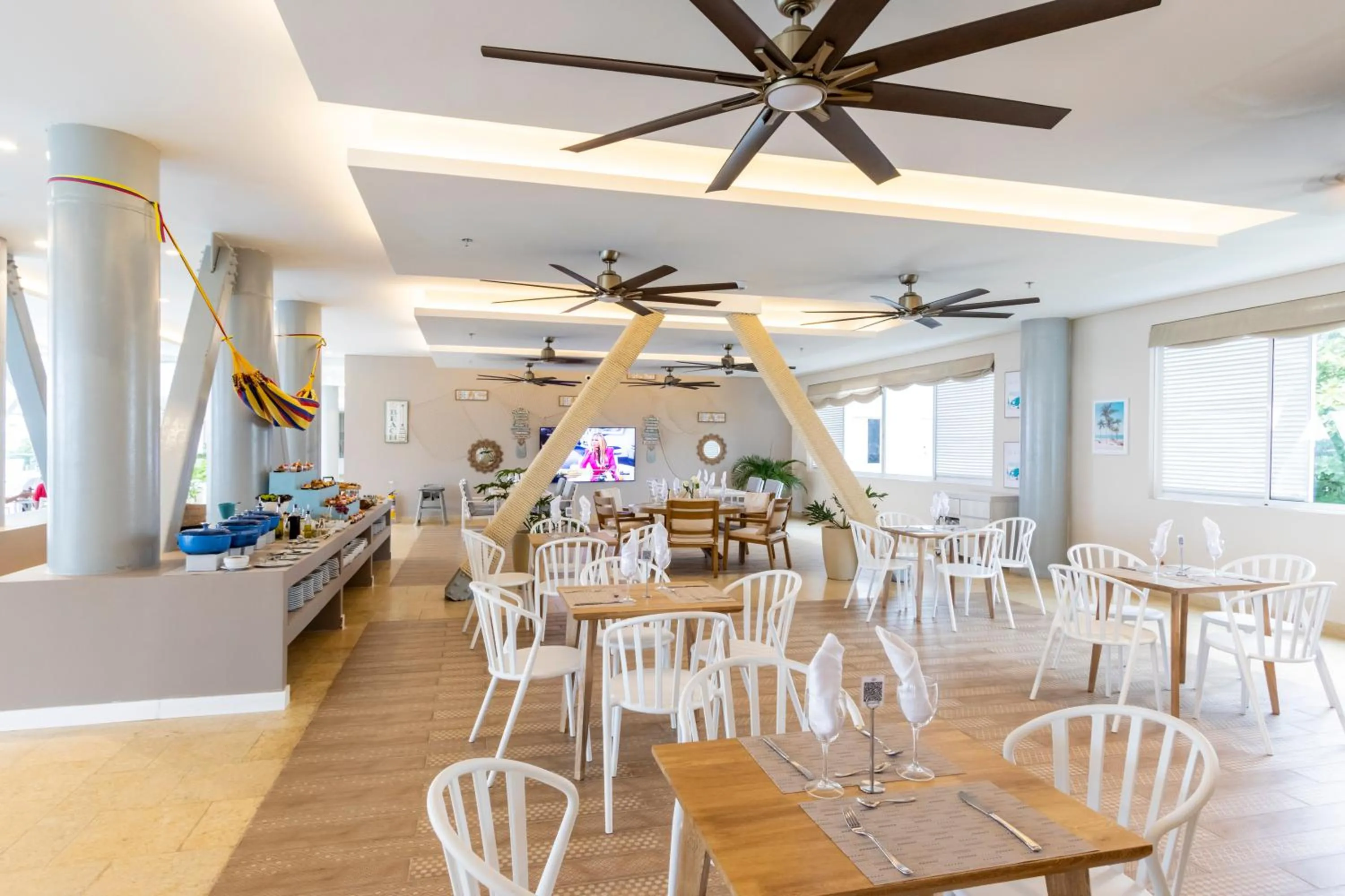 Restaurant/places to eat in Grand Sirenis San Andres