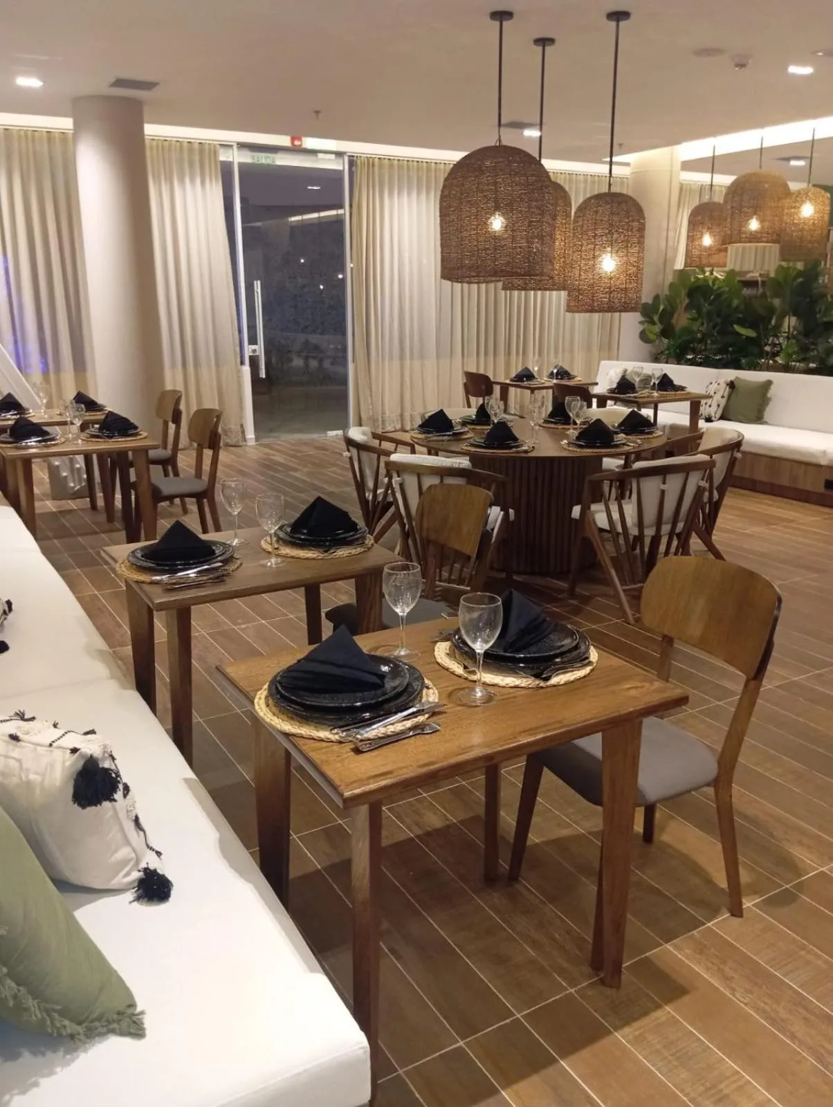 Restaurant/places to eat in Grand Sirenis San Andres