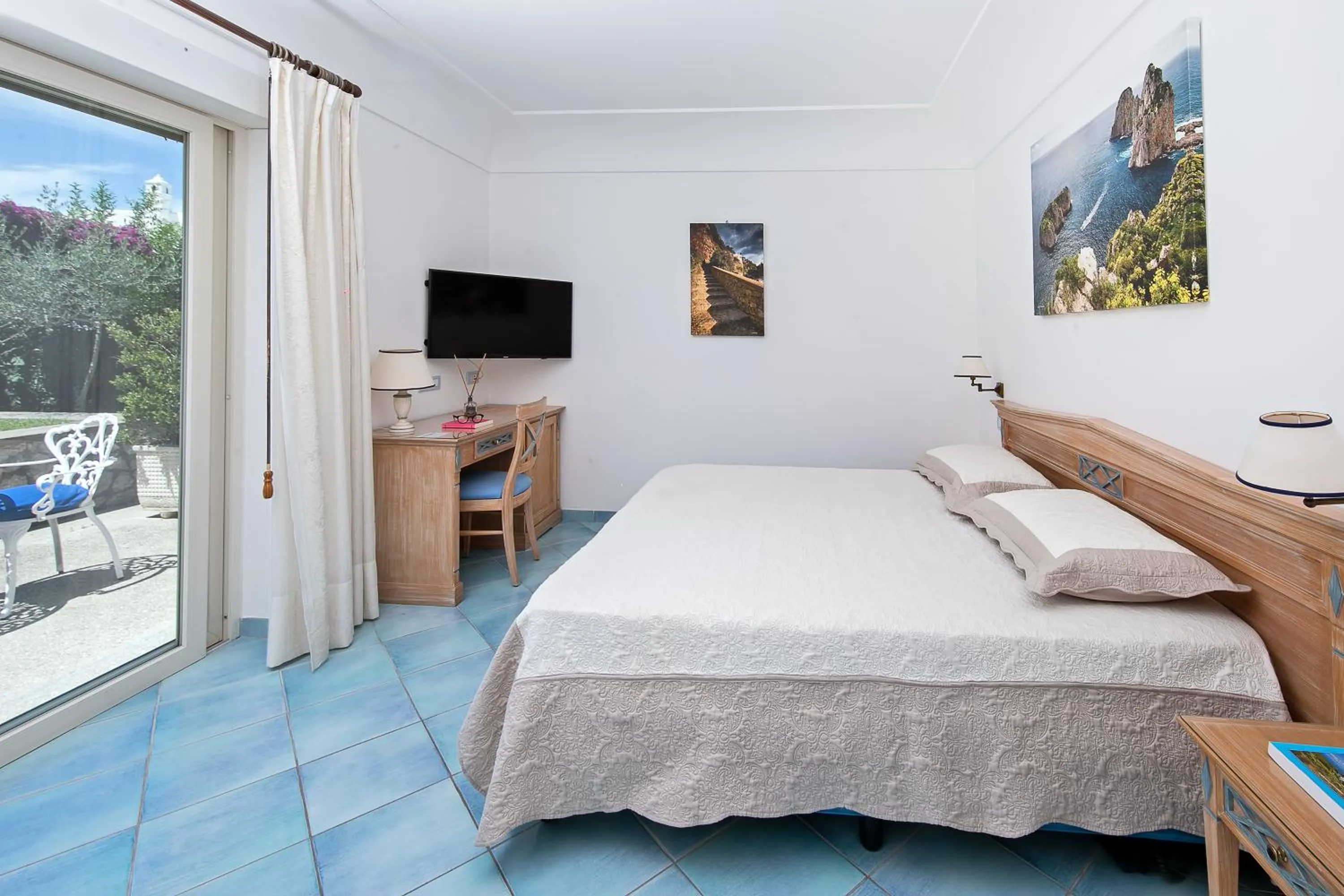 Balcony/Terrace, Bed in Hotel Al Mulino