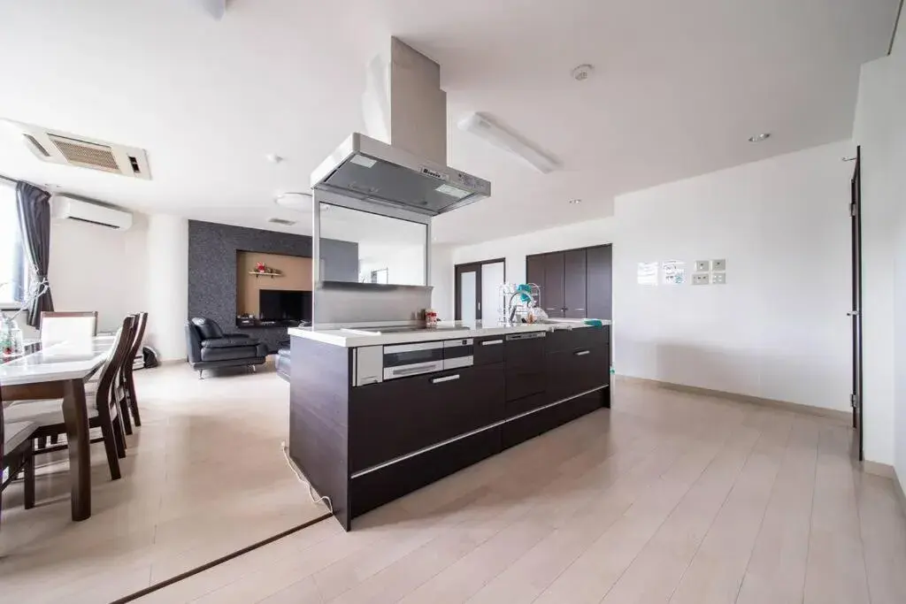 ROADSIDE House ROADSIDE House