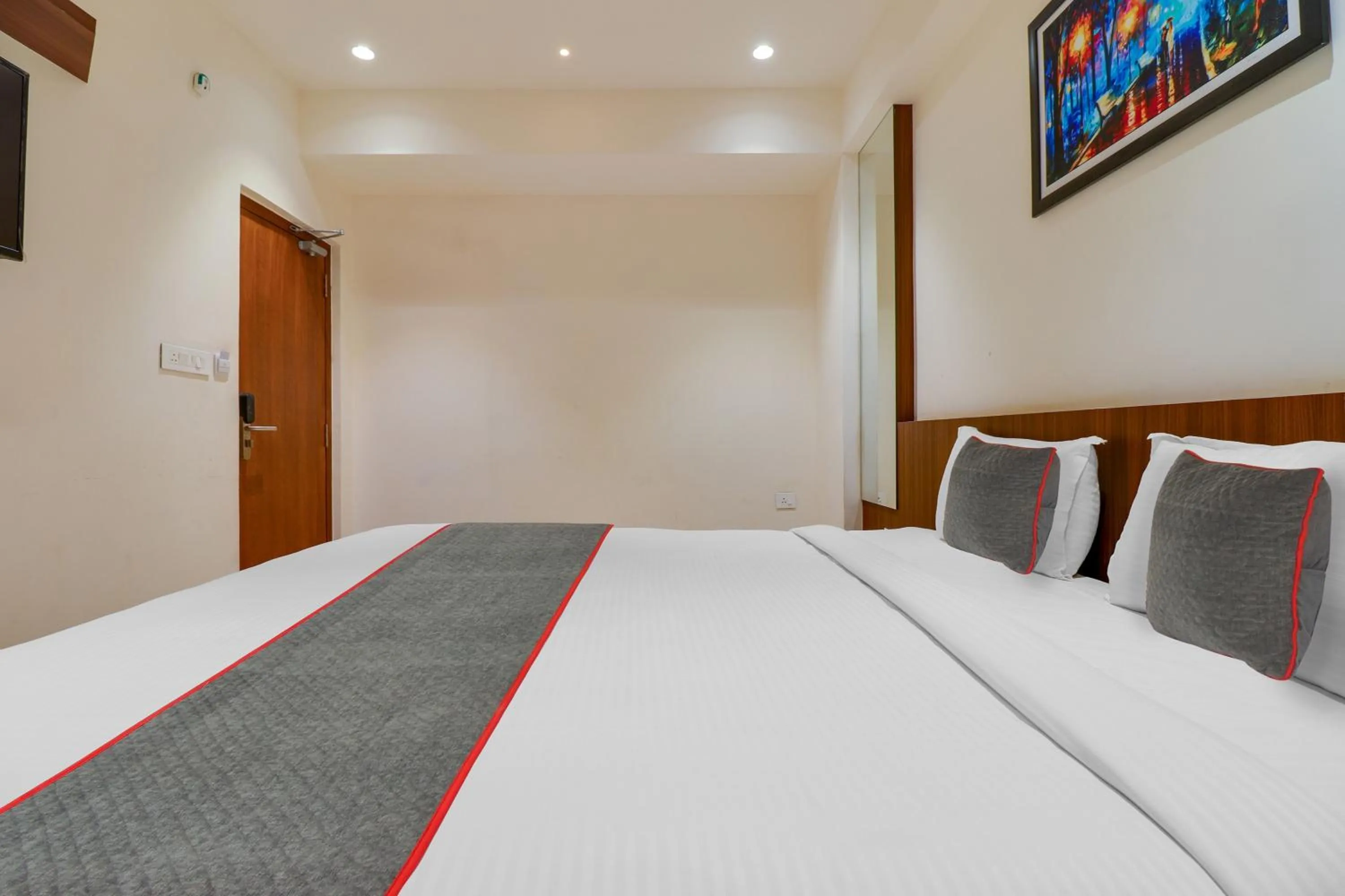 Bedroom in Super Townhouse RCC Lamps