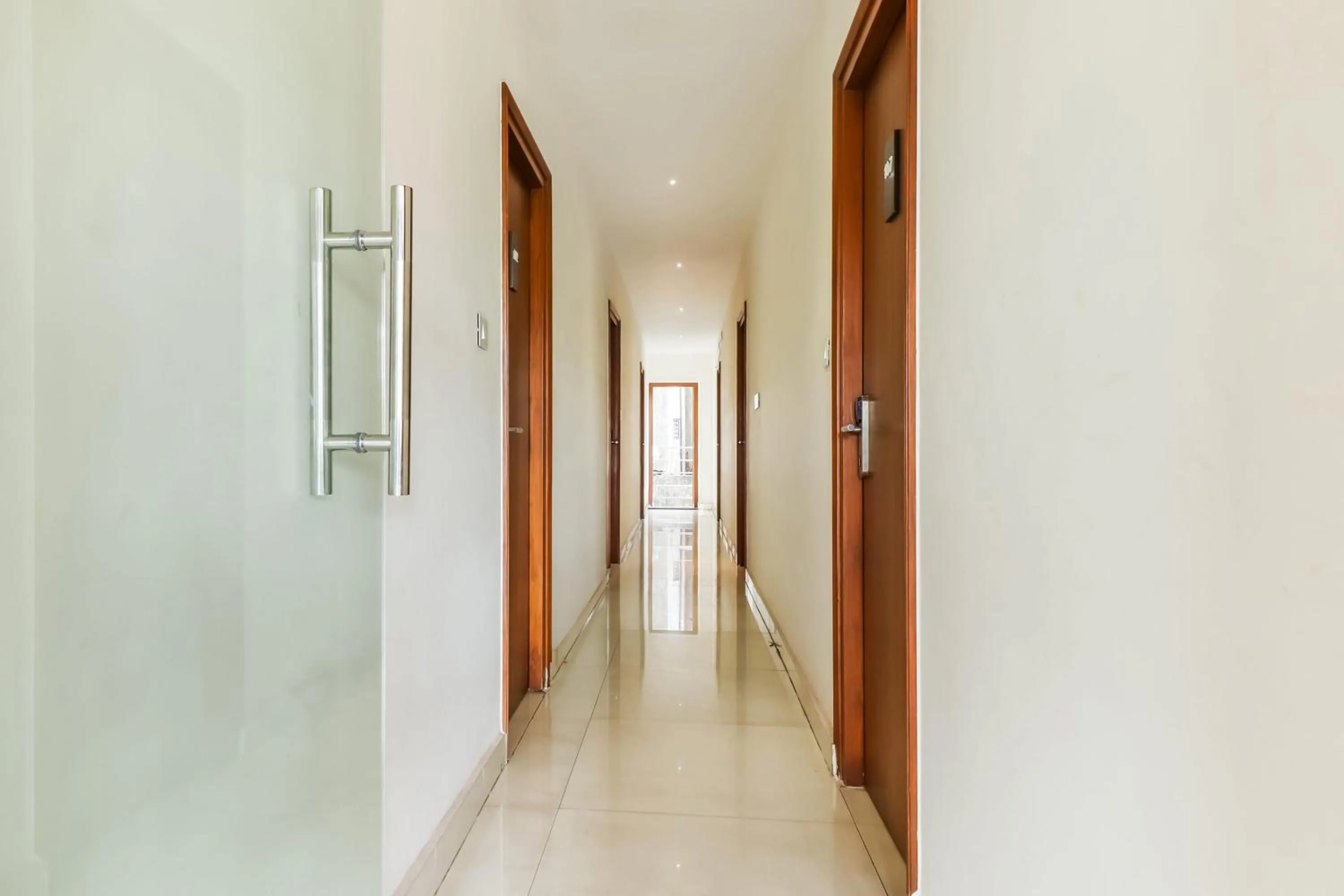 Lobby or reception in Super Townhouse RCC Lamps