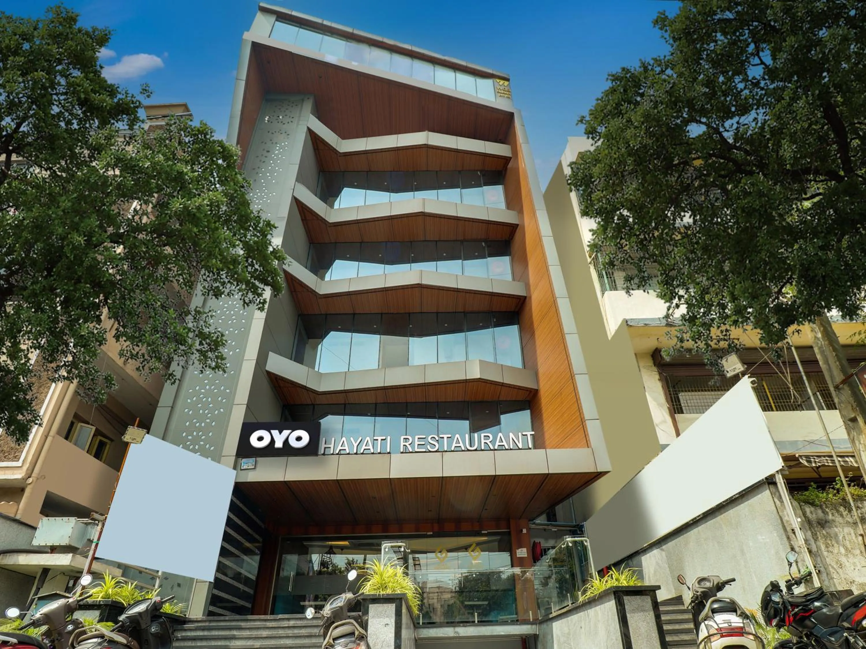 Facade/entrance in Super Townhouse RCC Lamps