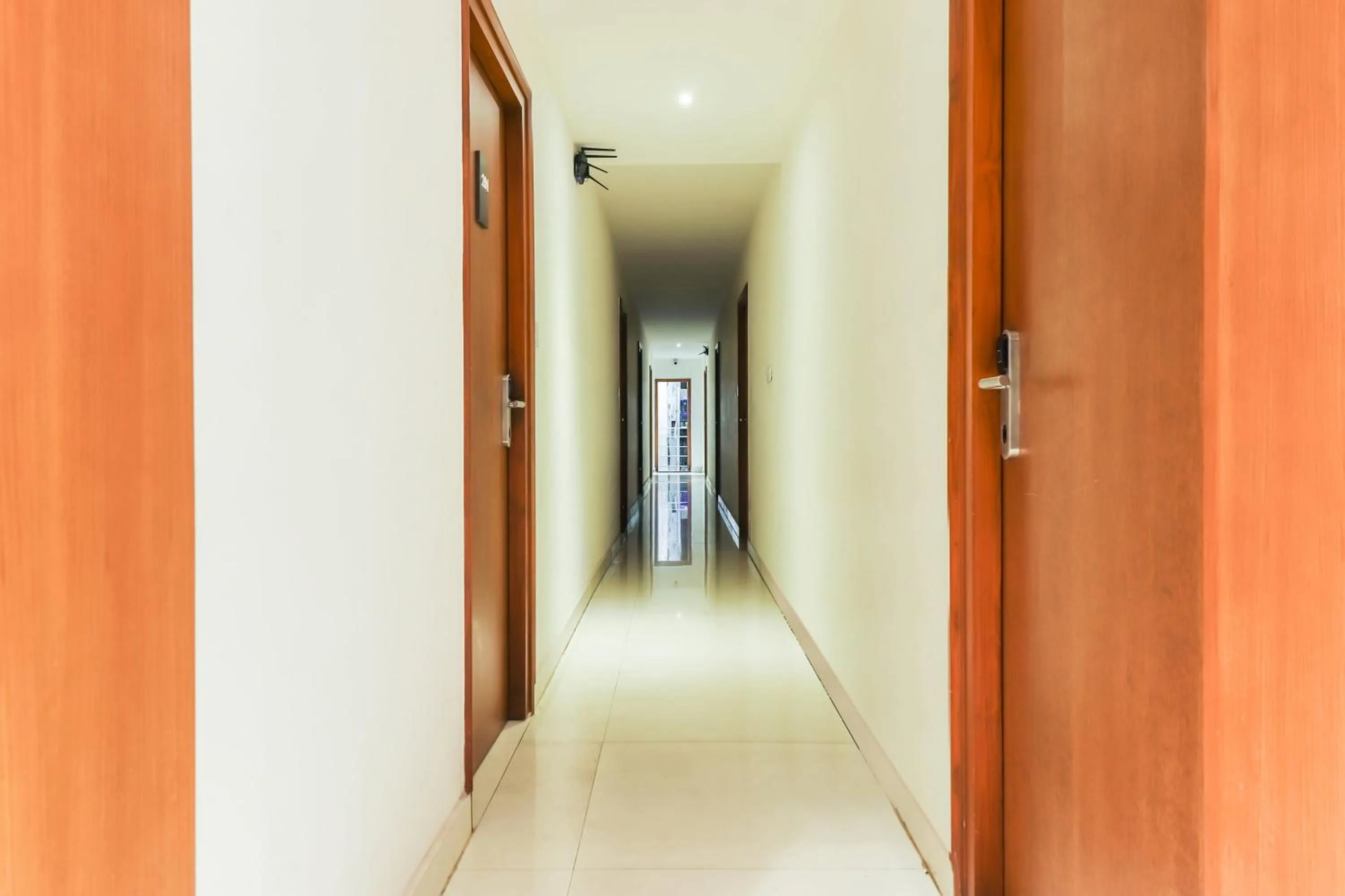 Lobby or reception in Super Townhouse RCC Lamps