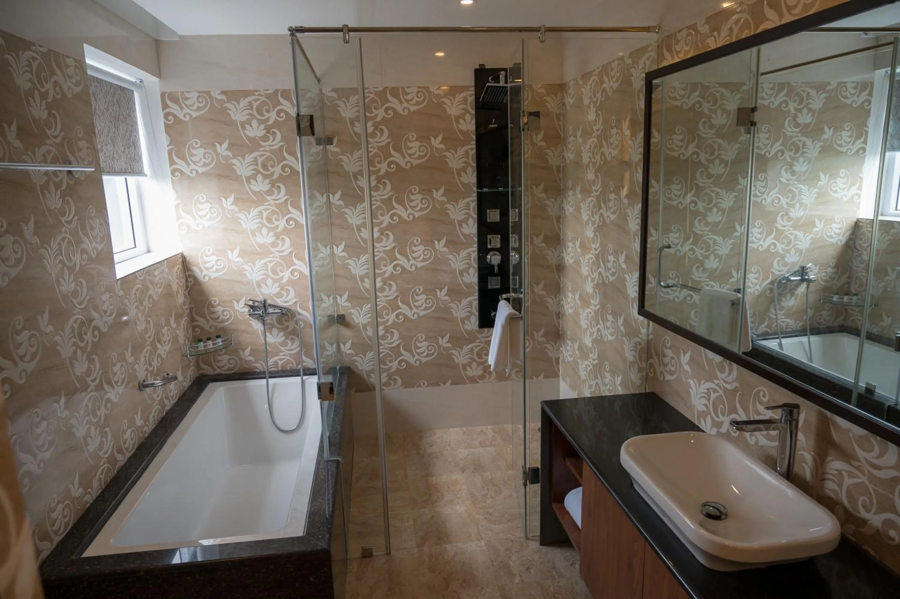 Bath in Golden Retreat