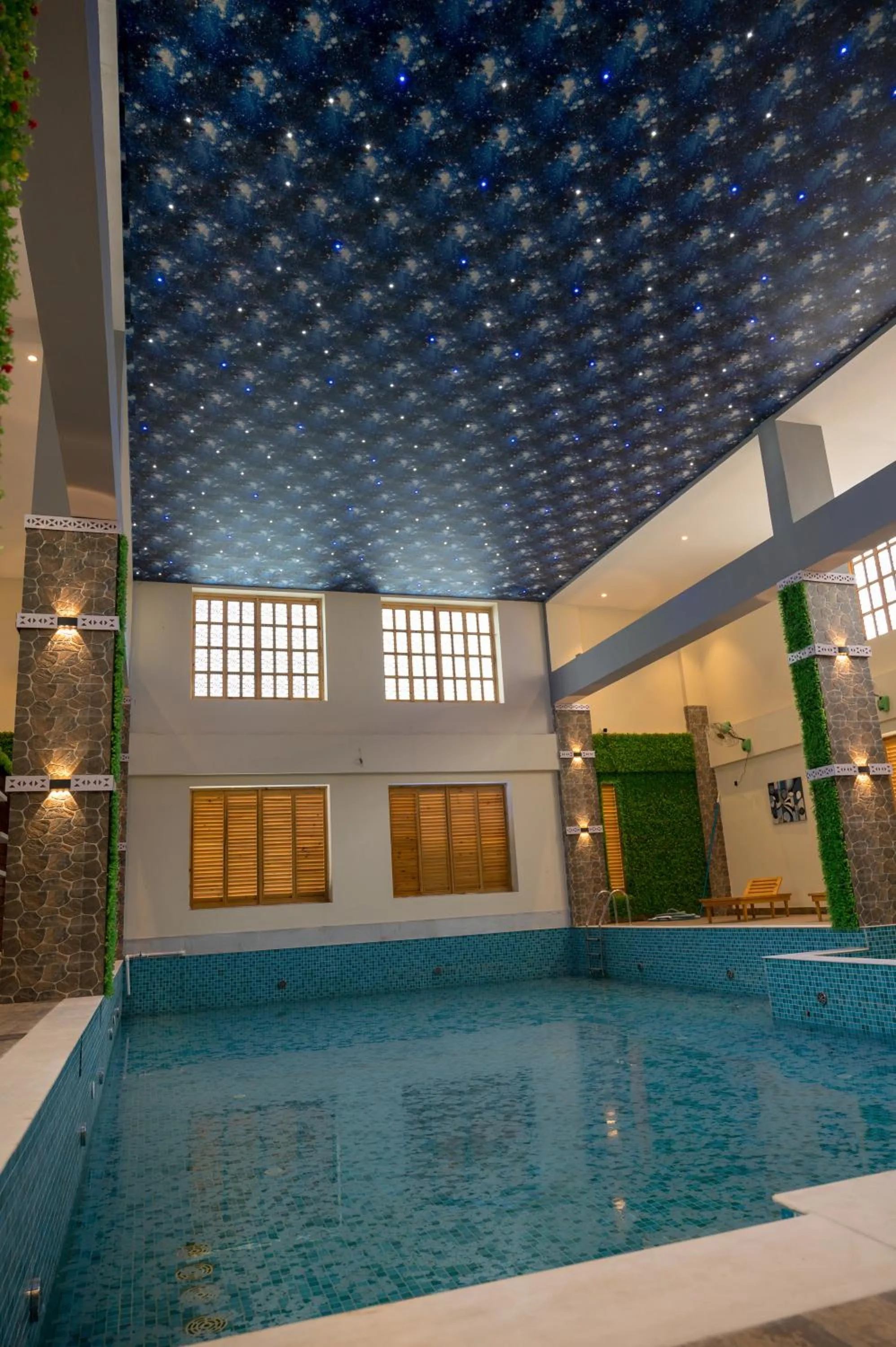 Swimming pool in Golden Retreat