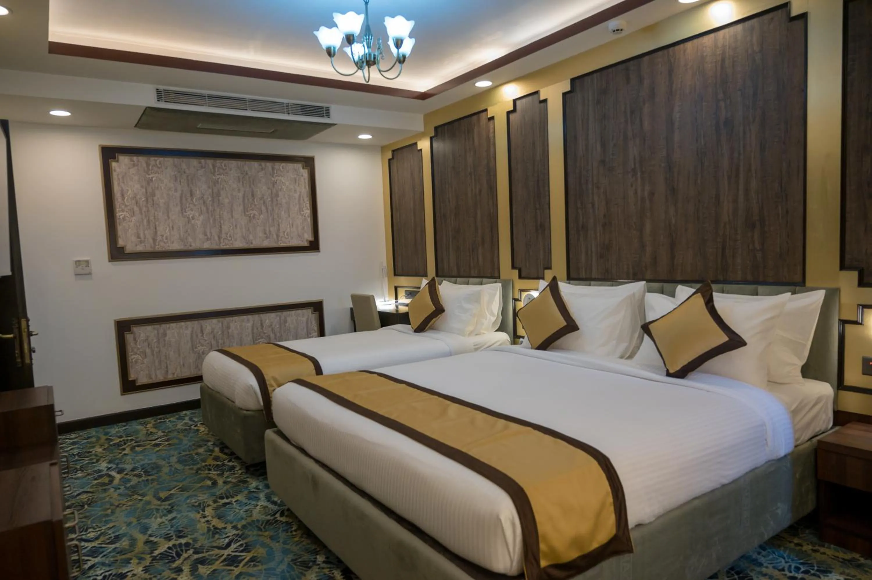 Bedroom, Bed in Golden Retreat