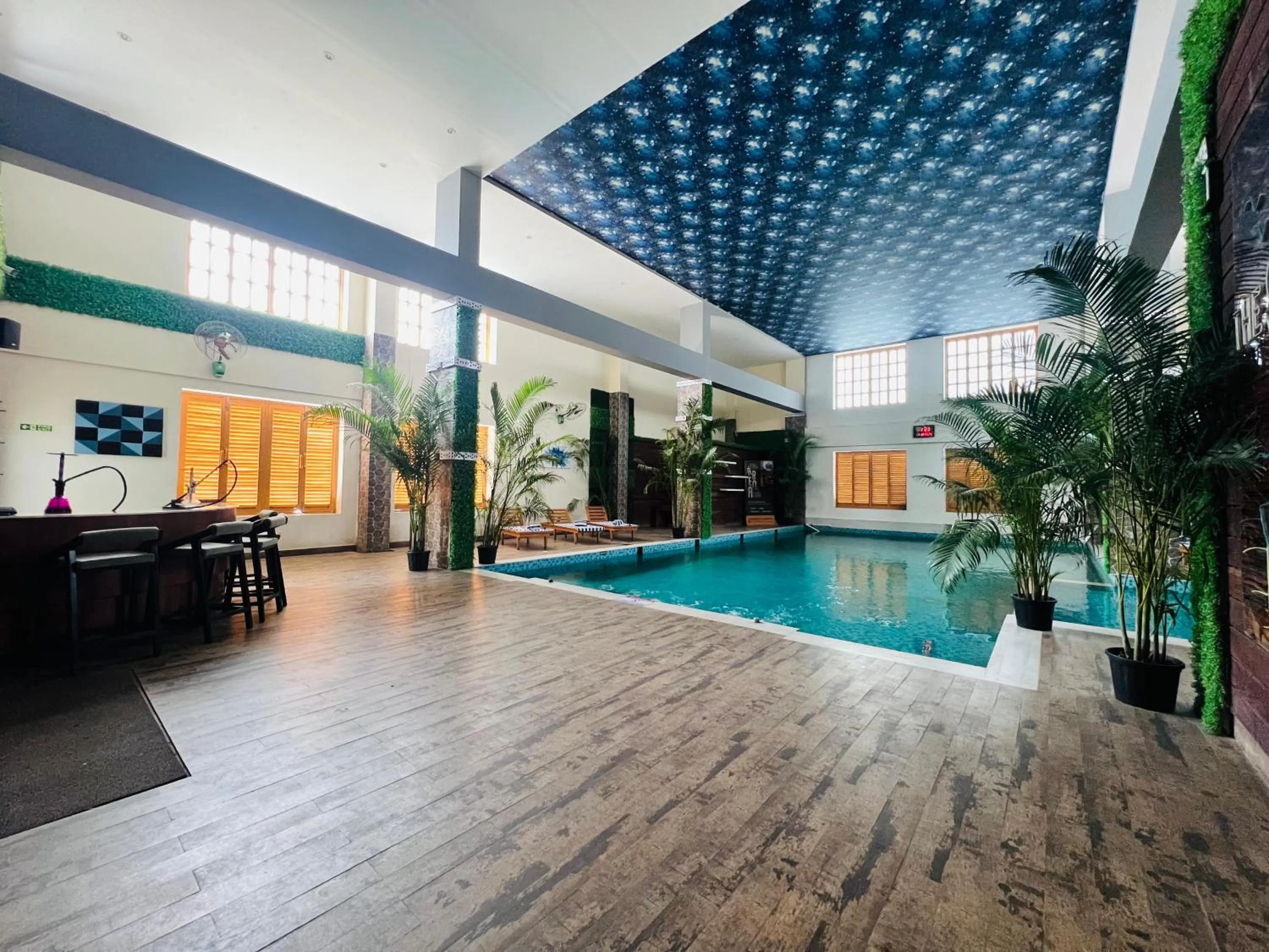 Swimming pool in Golden Retreat