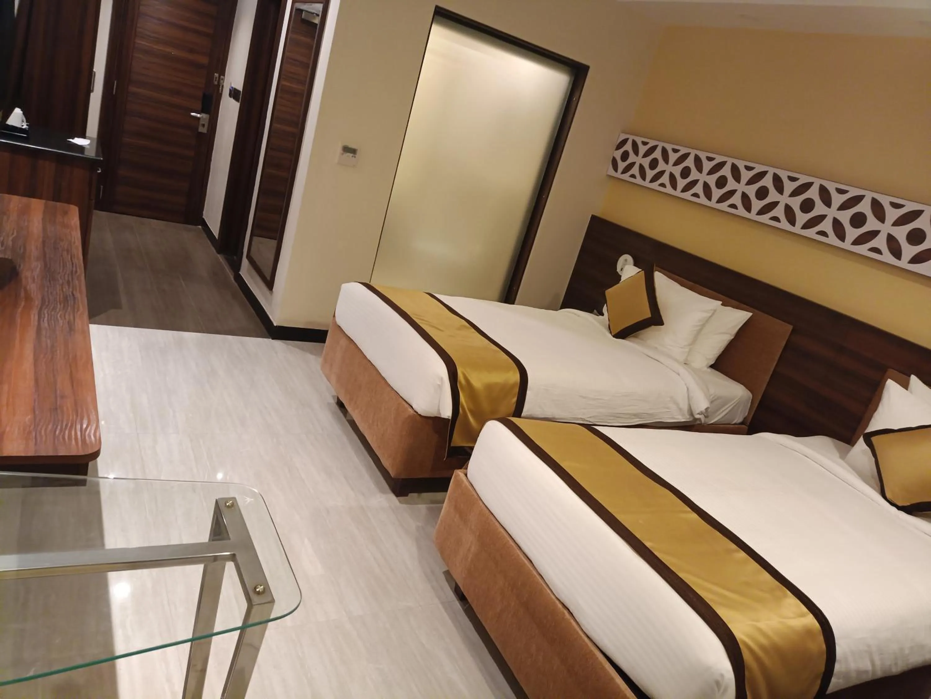 Photo of the whole room, Bed in Golden Retreat