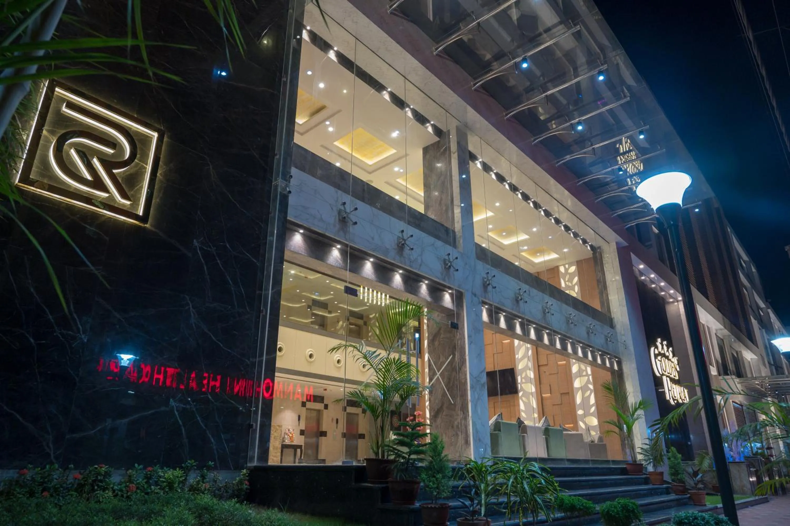 Facade/entrance in Golden Retreat