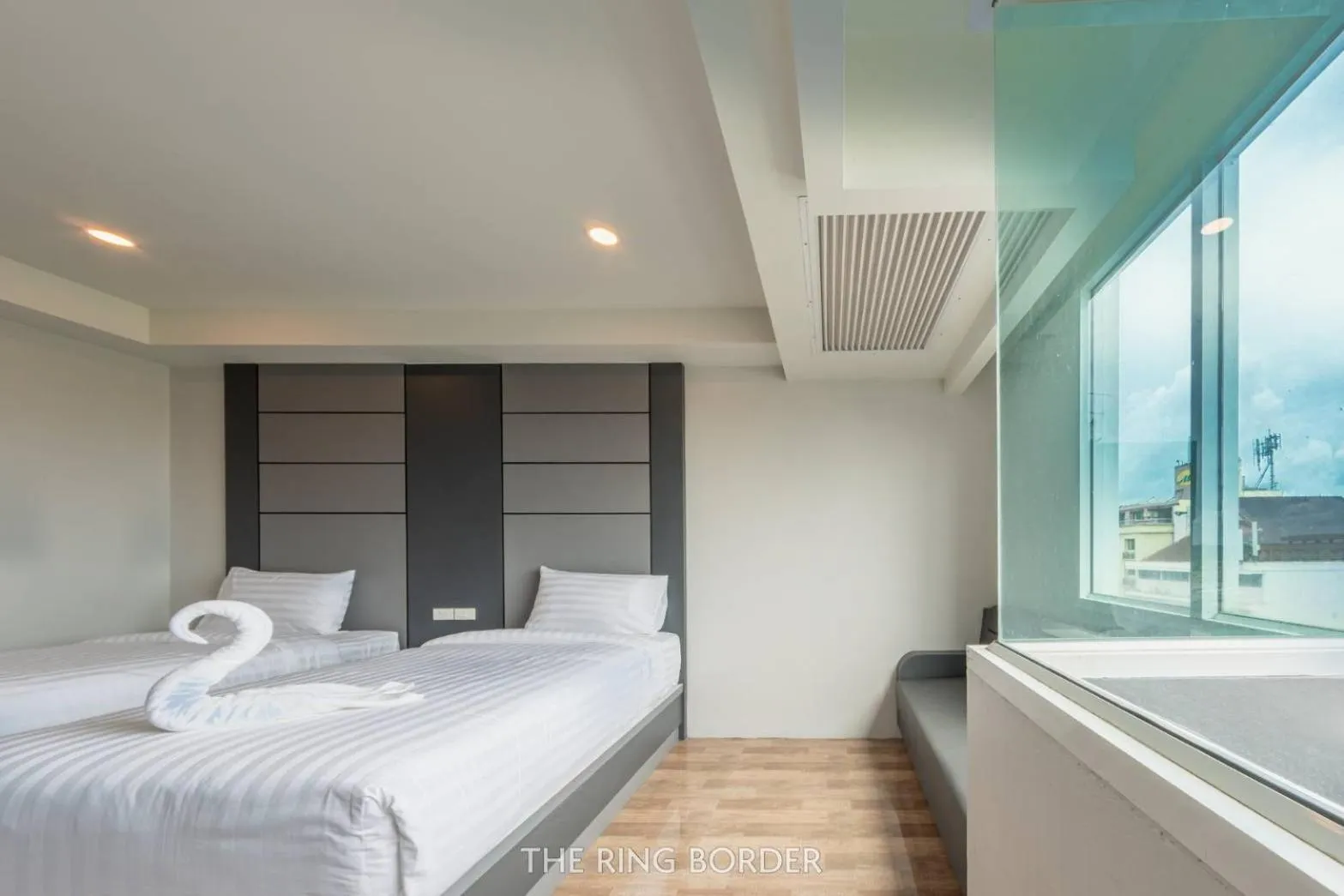 Bed in The Ring Border