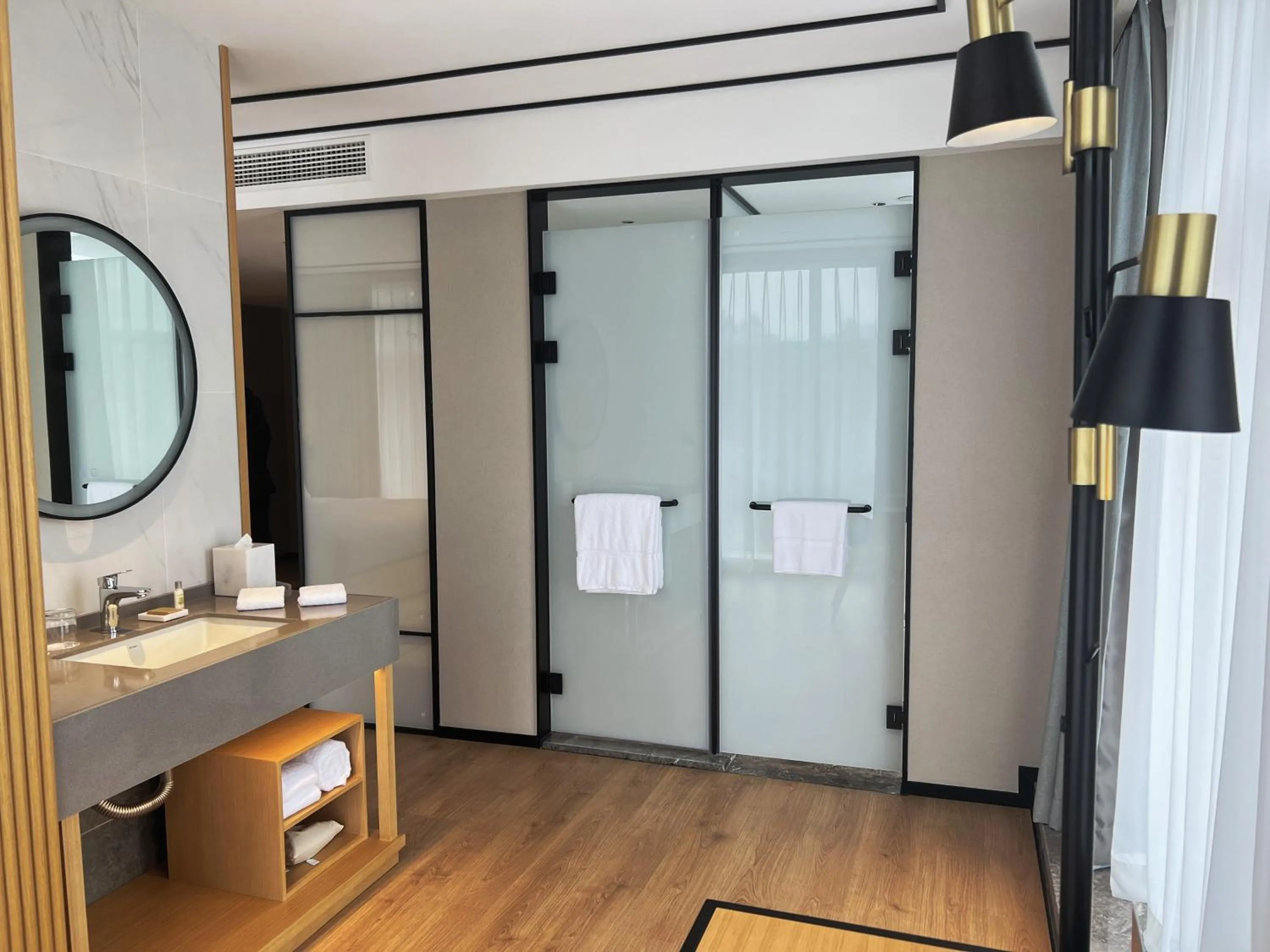 Shower in Hilton Garden Inn Huzhou Anji Phoenix Mountain