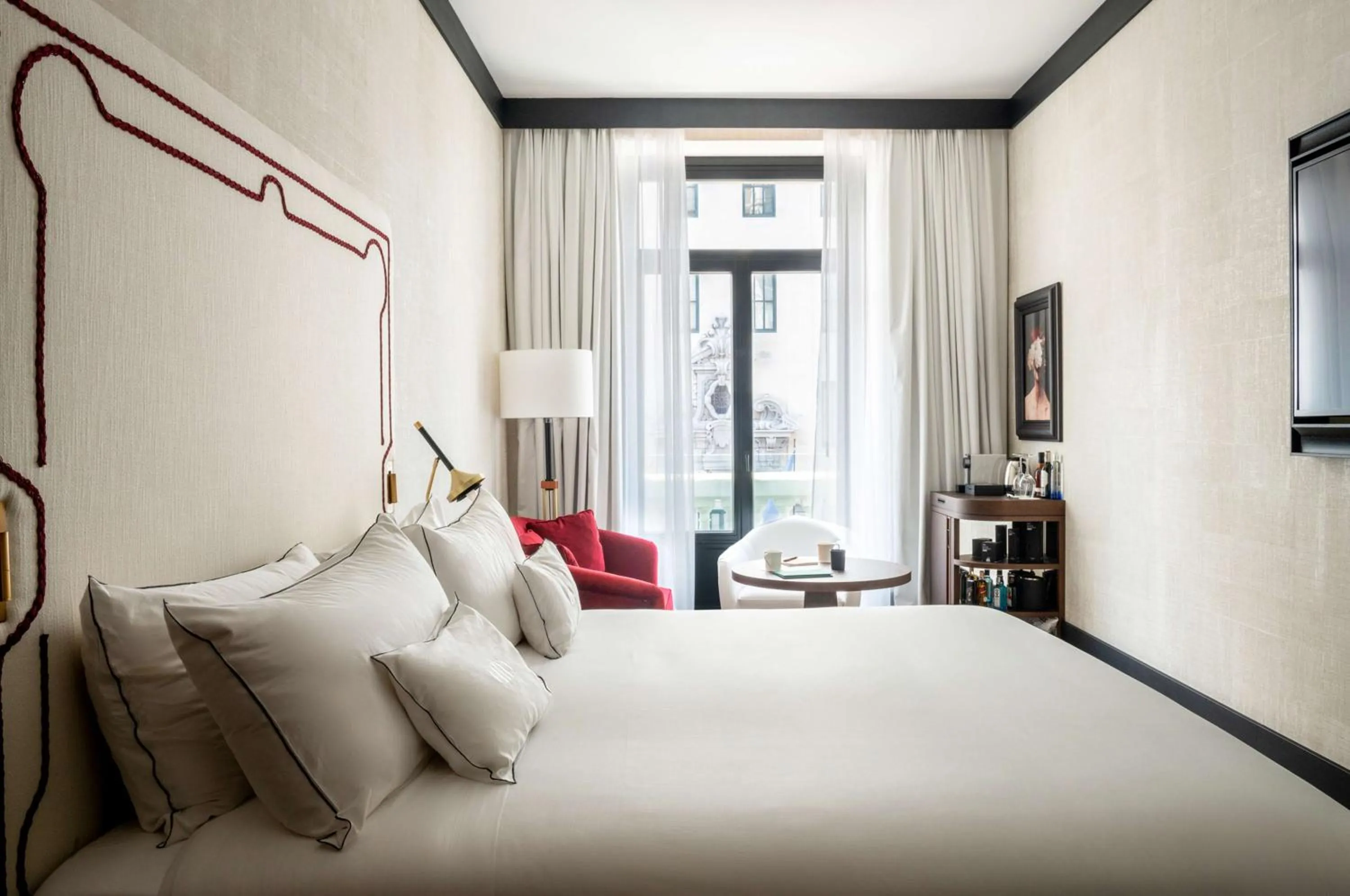 Bed in Hotel Montera Madrid, Curio Collection By Hilton