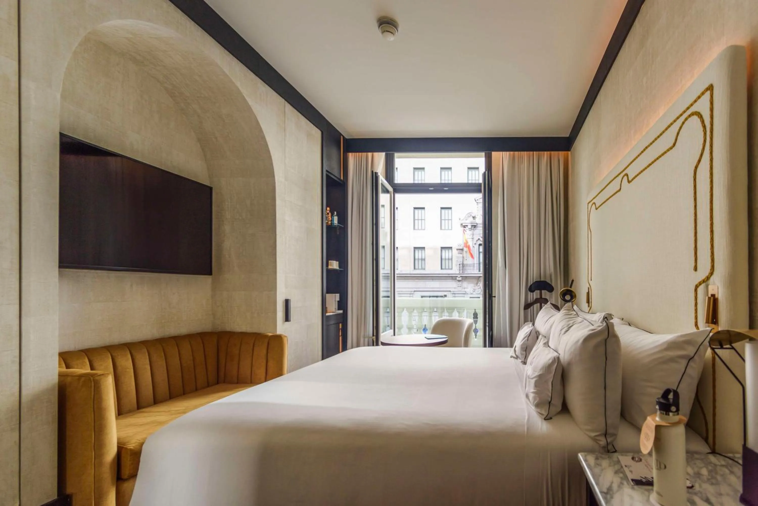 Photo of the whole room, Bed in Hotel Montera Madrid, Curio Collection By Hilton