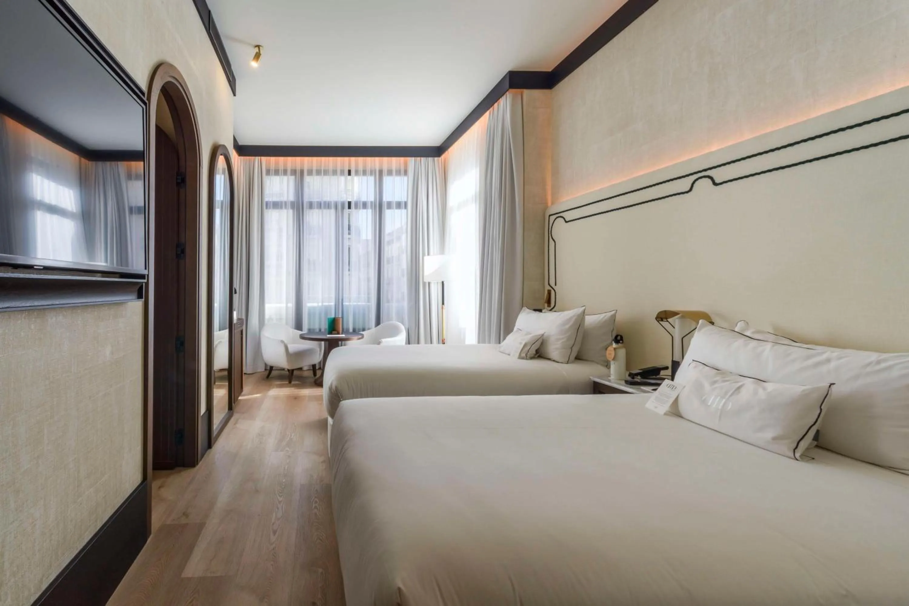 Photo of the whole room, Bed in Hotel Montera Madrid, Curio Collection By Hilton