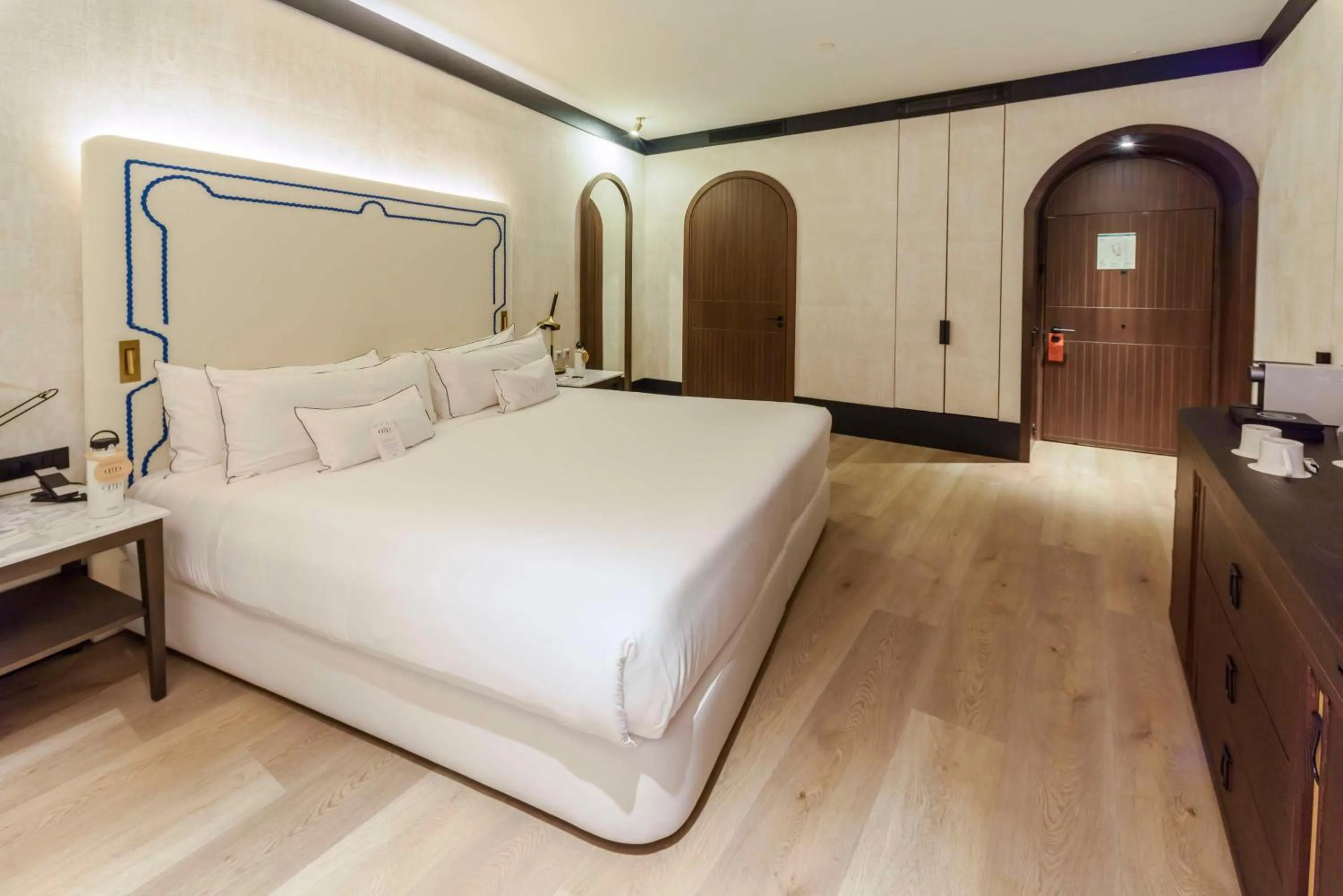 Photo of the whole room, Bed in Hotel Montera Madrid, Curio Collection By Hilton