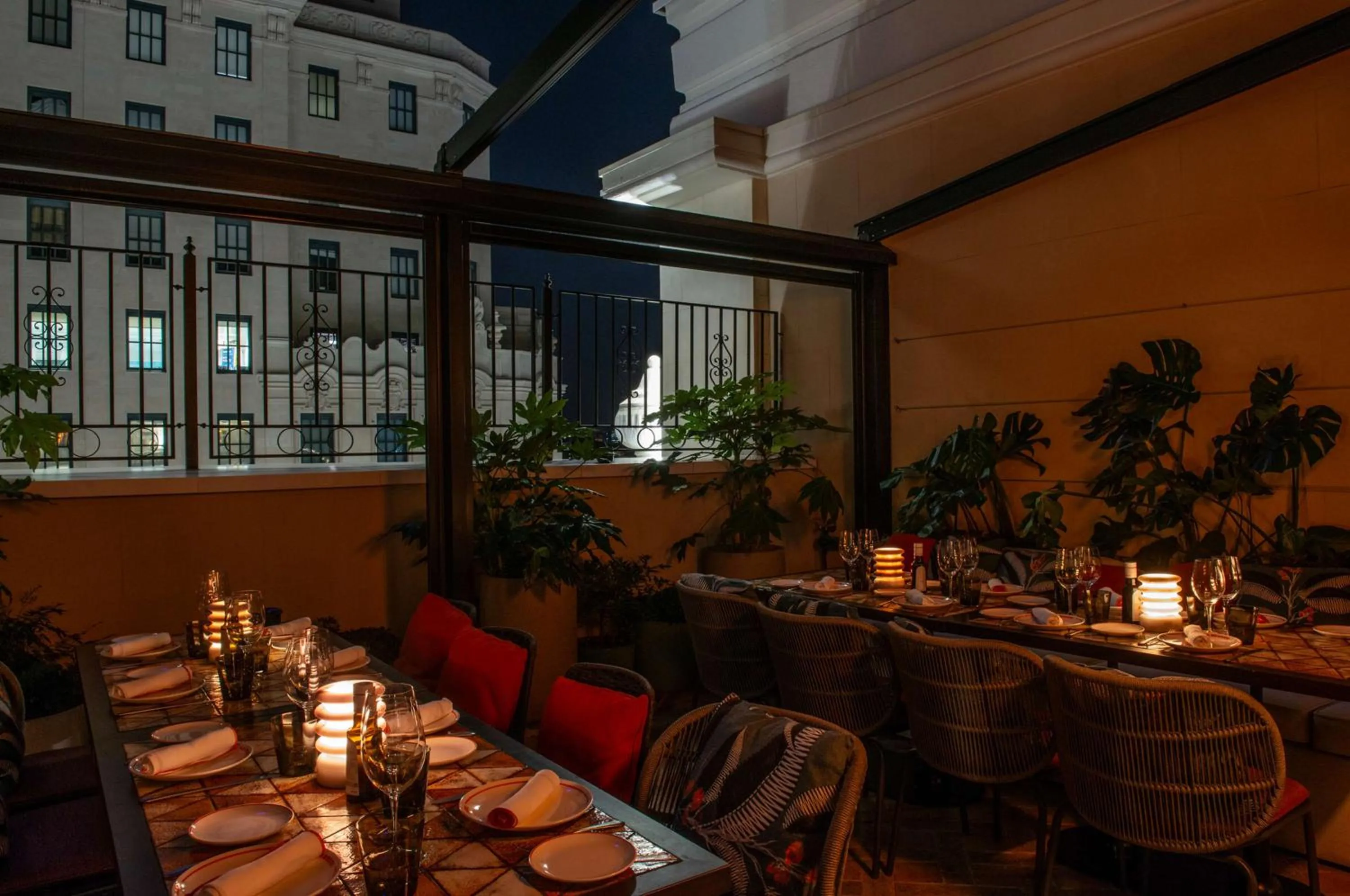 Restaurant/places to eat in Hotel Montera Madrid, Curio Collection By Hilton