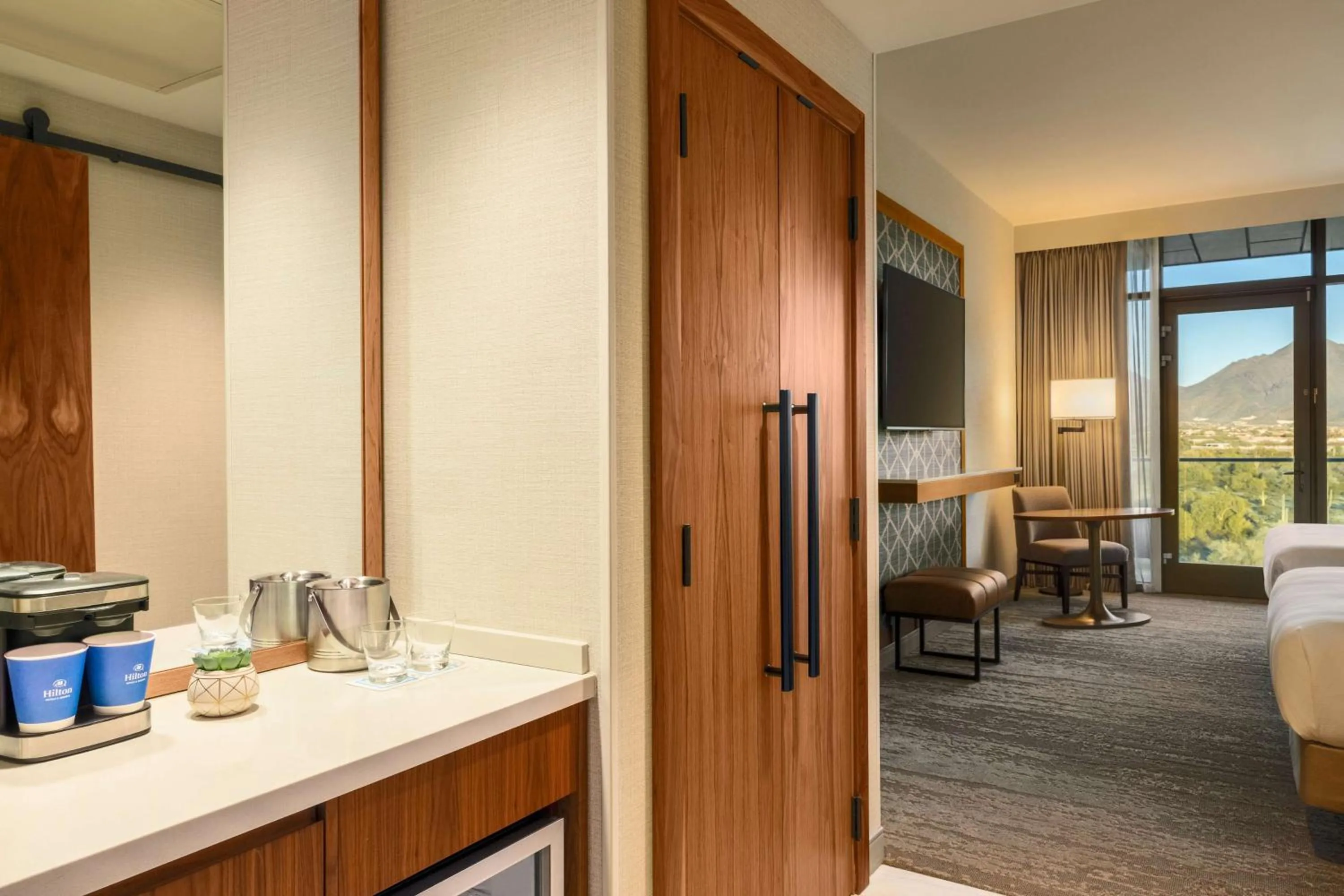 Photo of the whole room, Bed in Hilton North Scottsdale At Cavasson